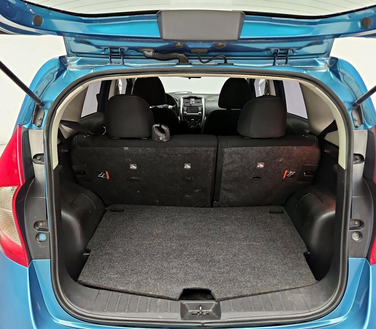 Trunk/Cargo (Seats Up)