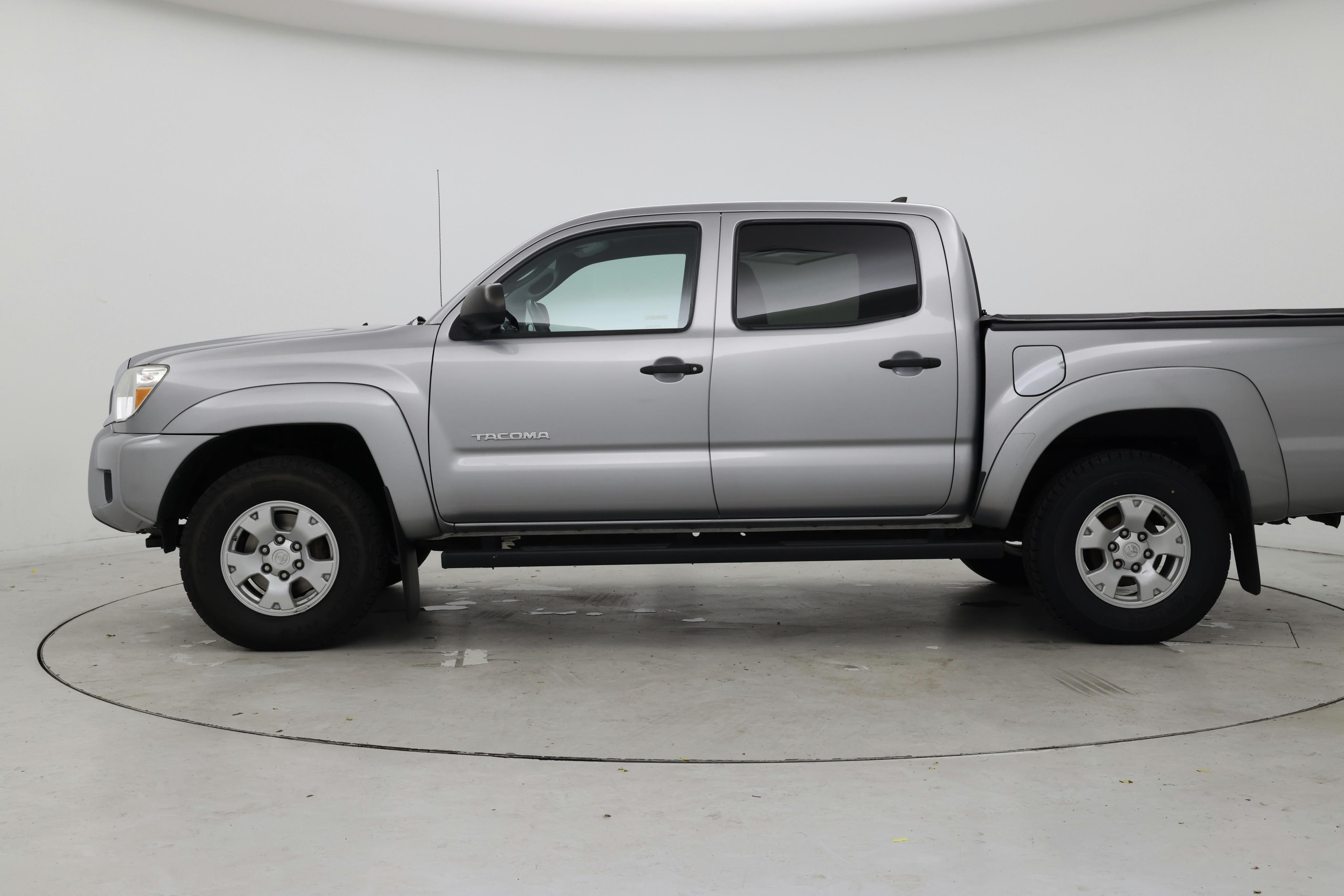 Thumbnail: 2015 Toyota Tacoma - 3