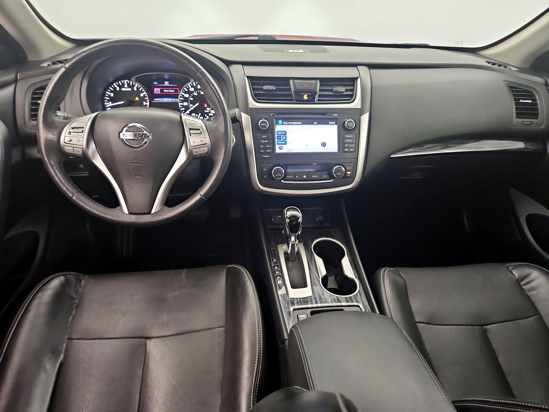 Thumbnail: 2017 Nissan Altima - 9