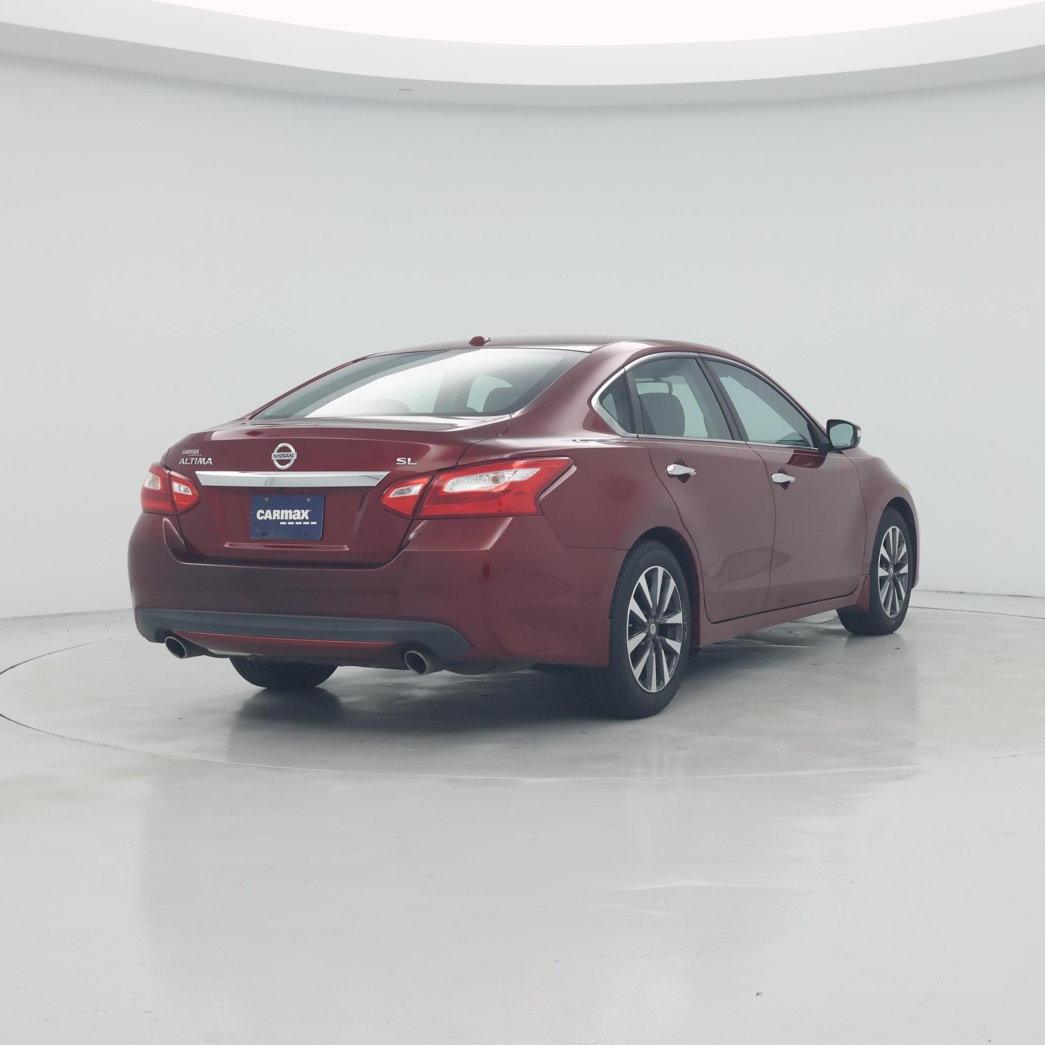 Thumbnail: 2017 Nissan Altima - 8