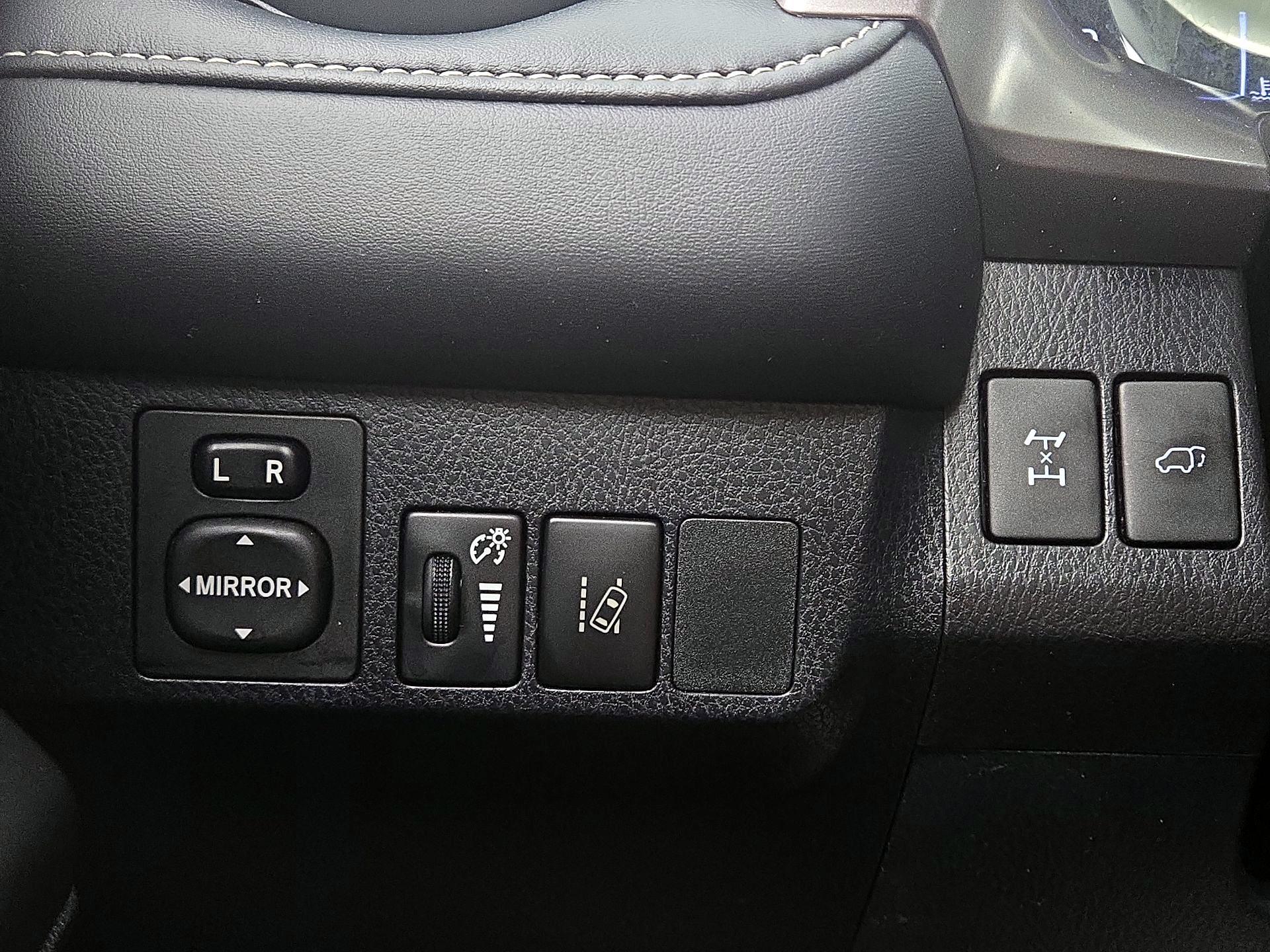 Thumbnail: 2018 Toyota RAV4 - 13