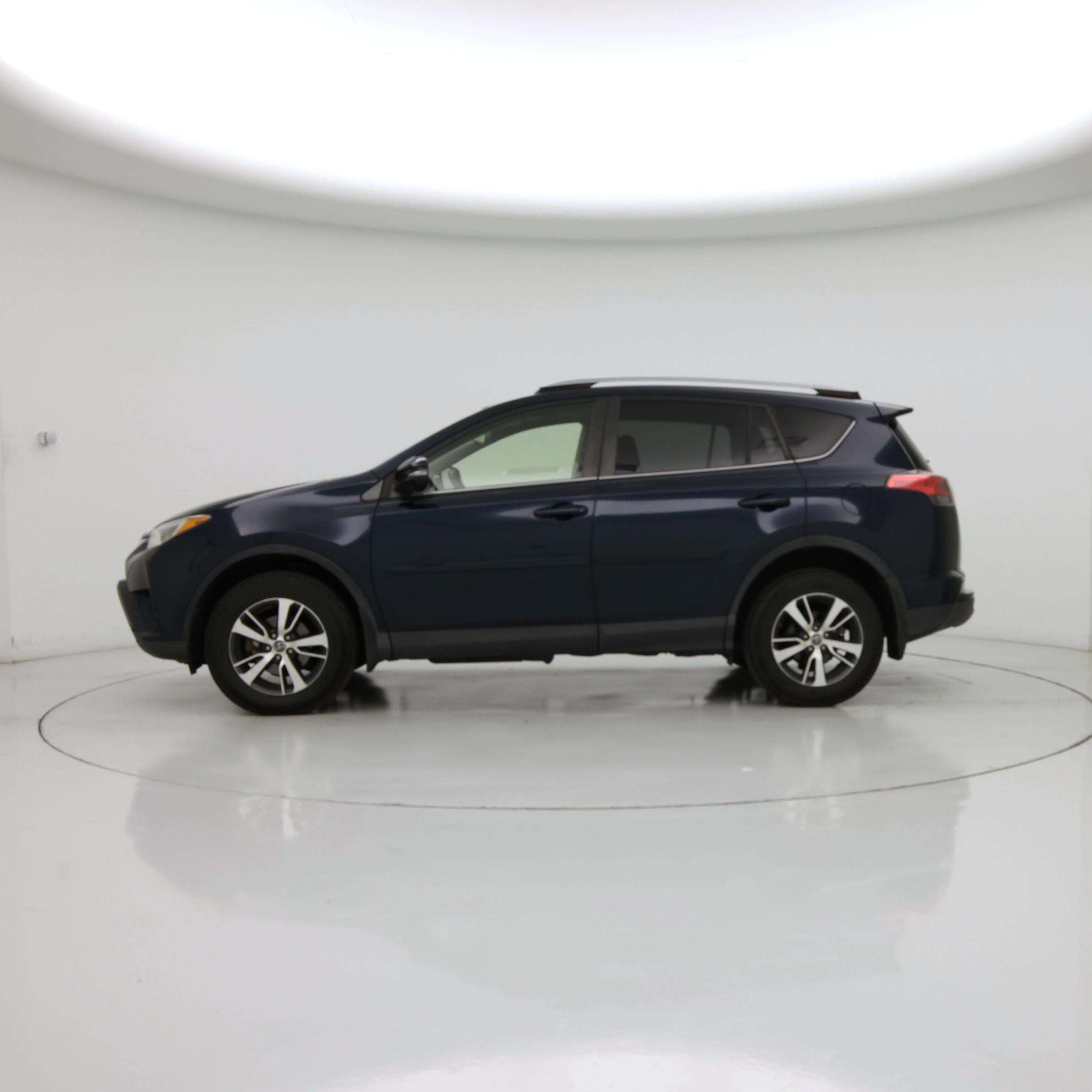 Thumbnail: 2018 Toyota RAV4 - 3