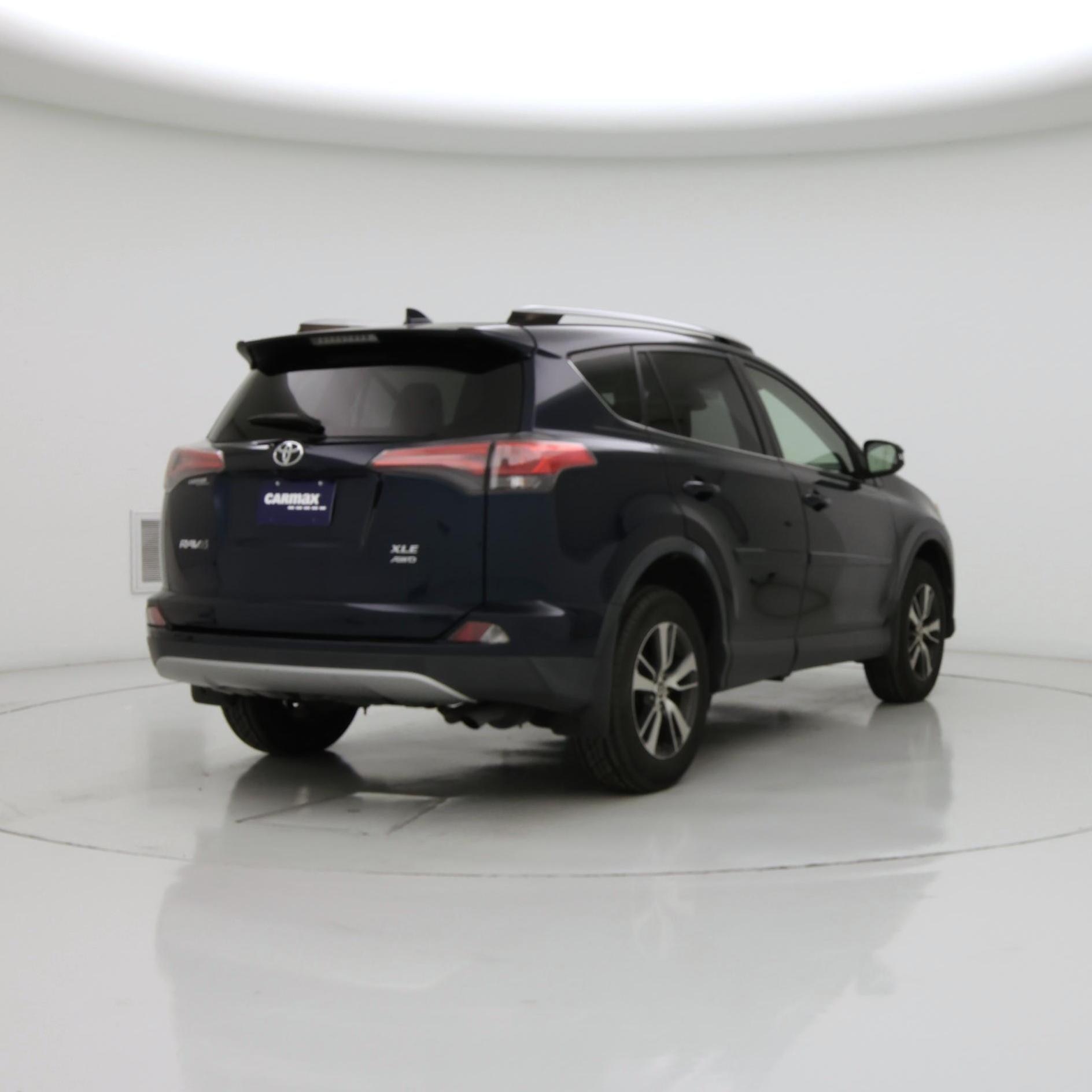 Thumbnail: 2018 Toyota RAV4 - 8