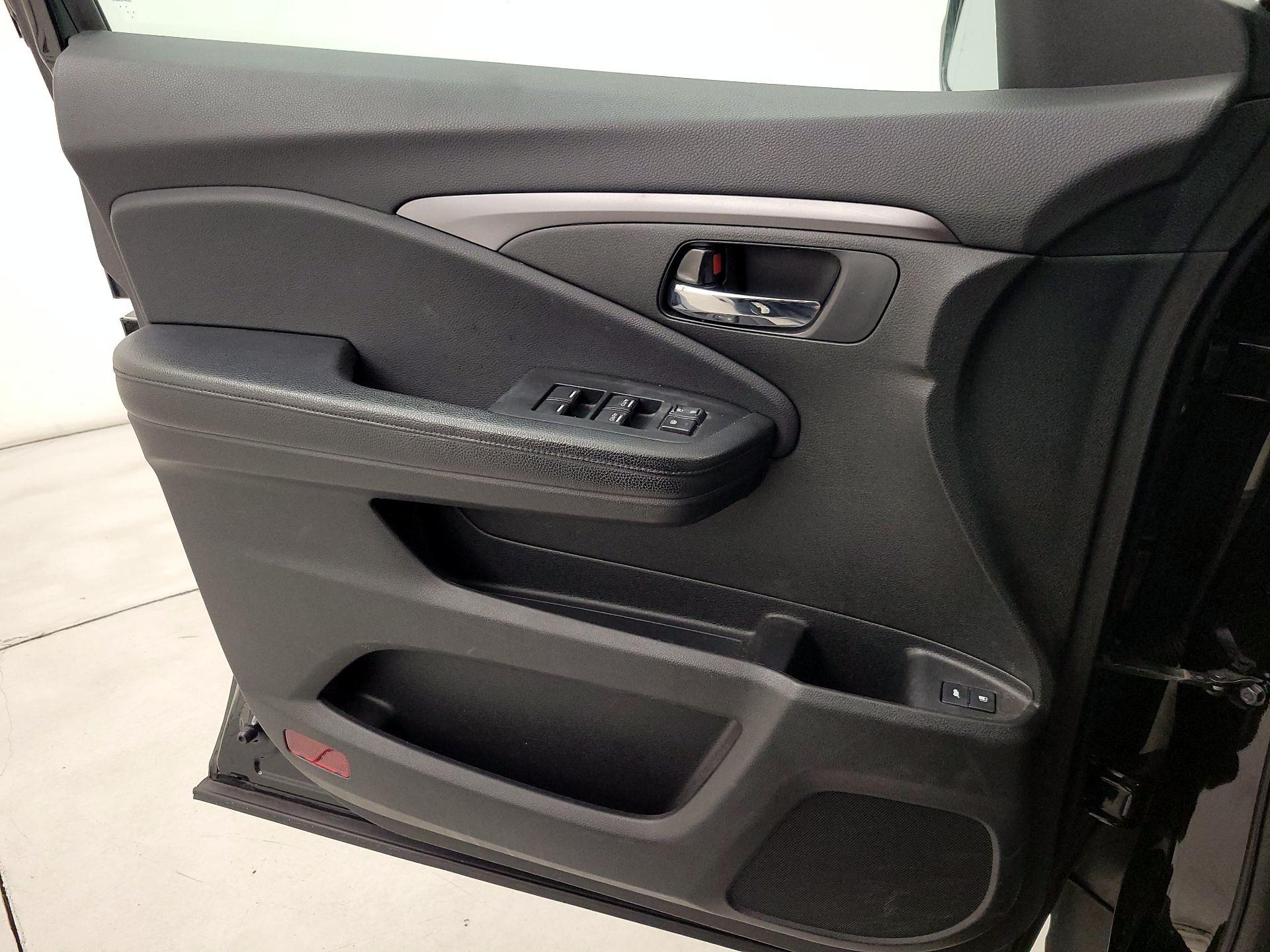 Thumbnail: 2016 Honda Pilot - 12