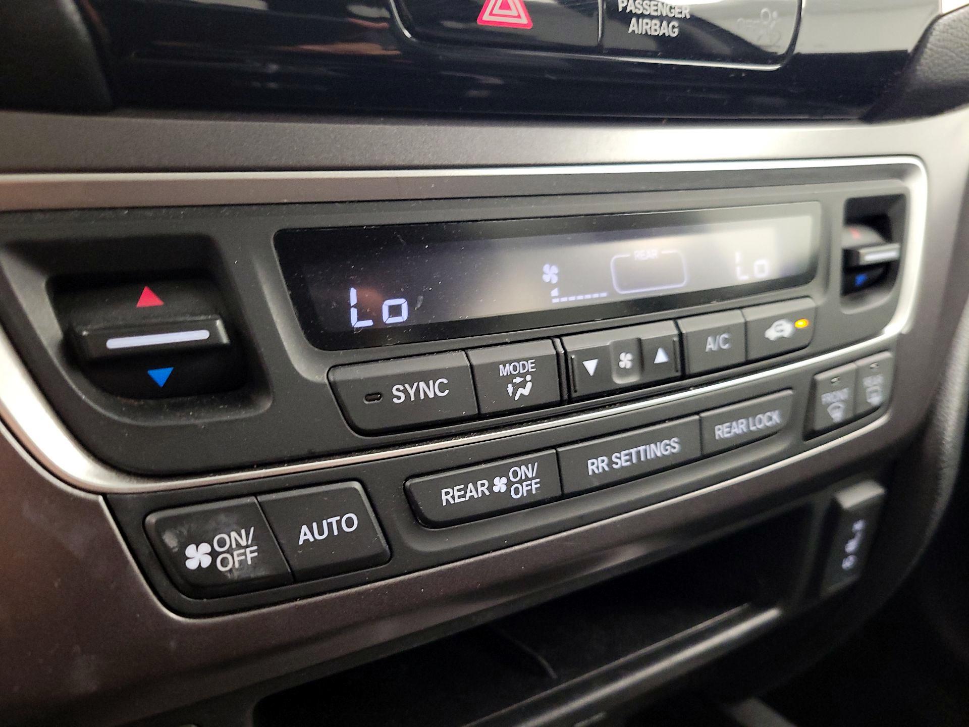 Thumbnail: 2016 Honda Pilot - 17