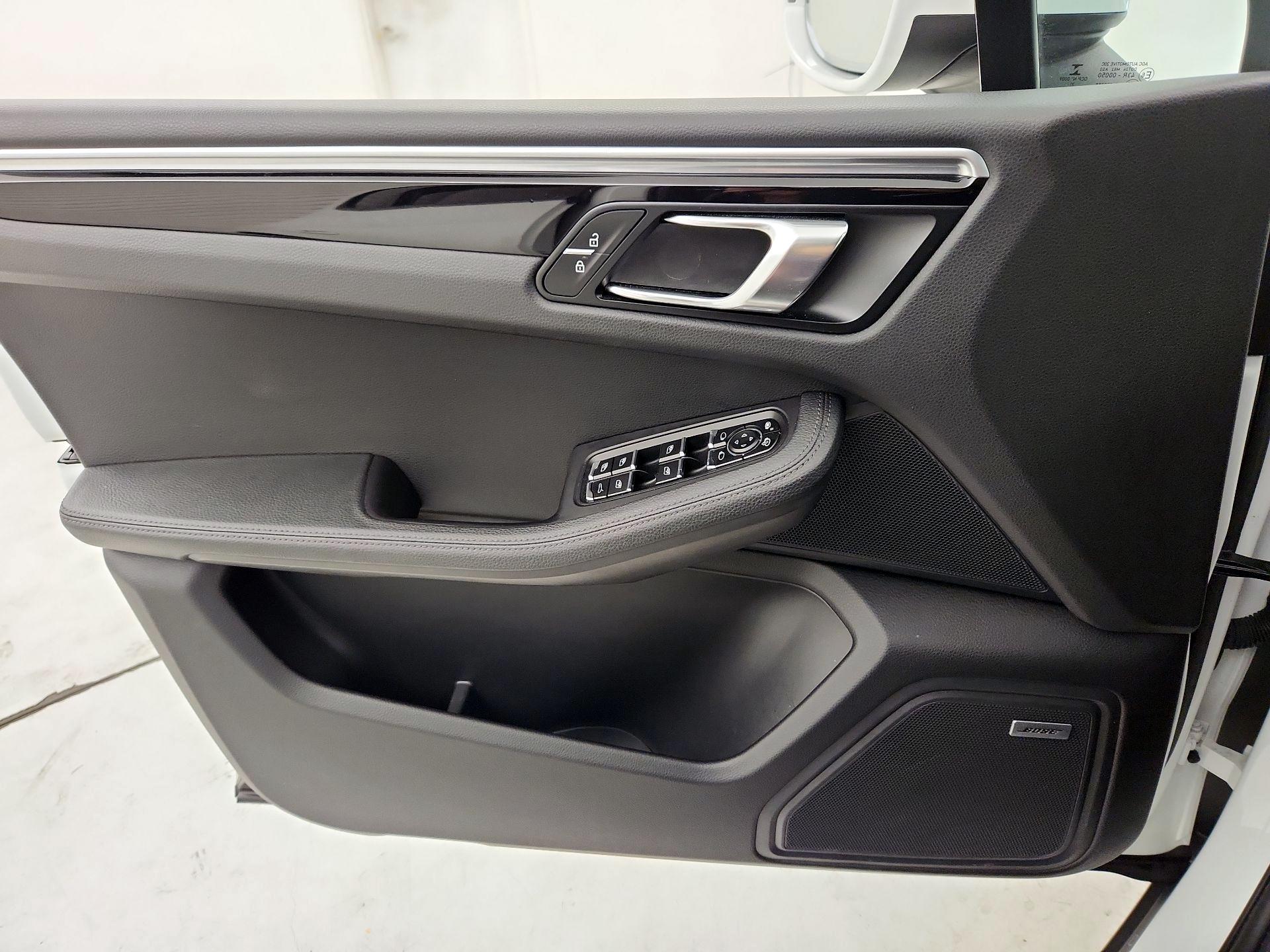 Thumbnail: 2021 Porsche Macan - 12
