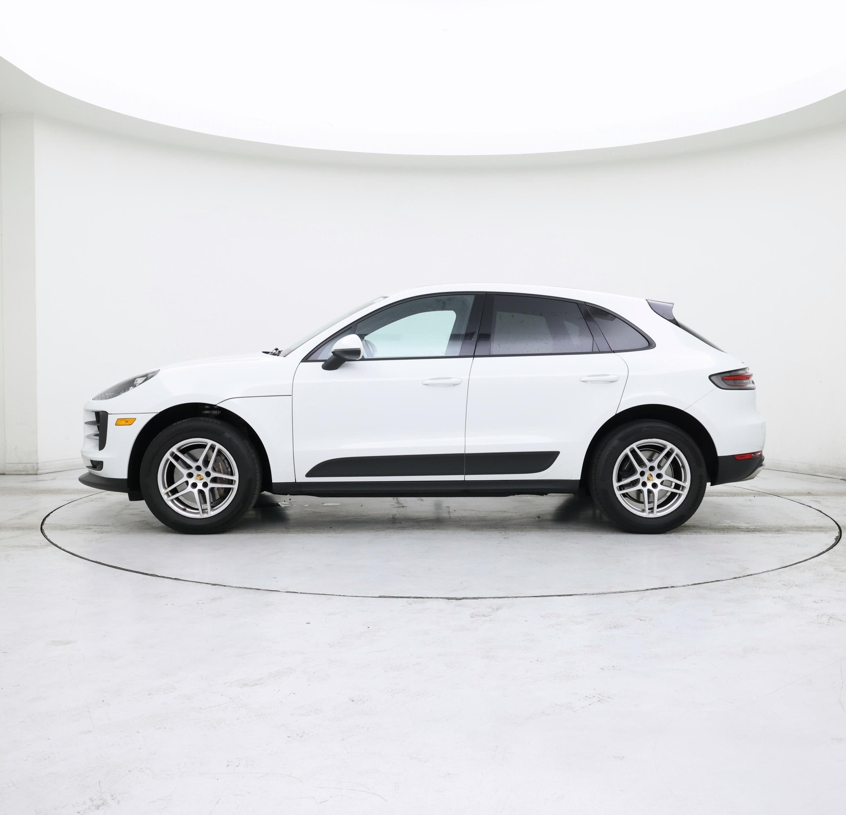 Thumbnail: 2021 Porsche Macan - 3