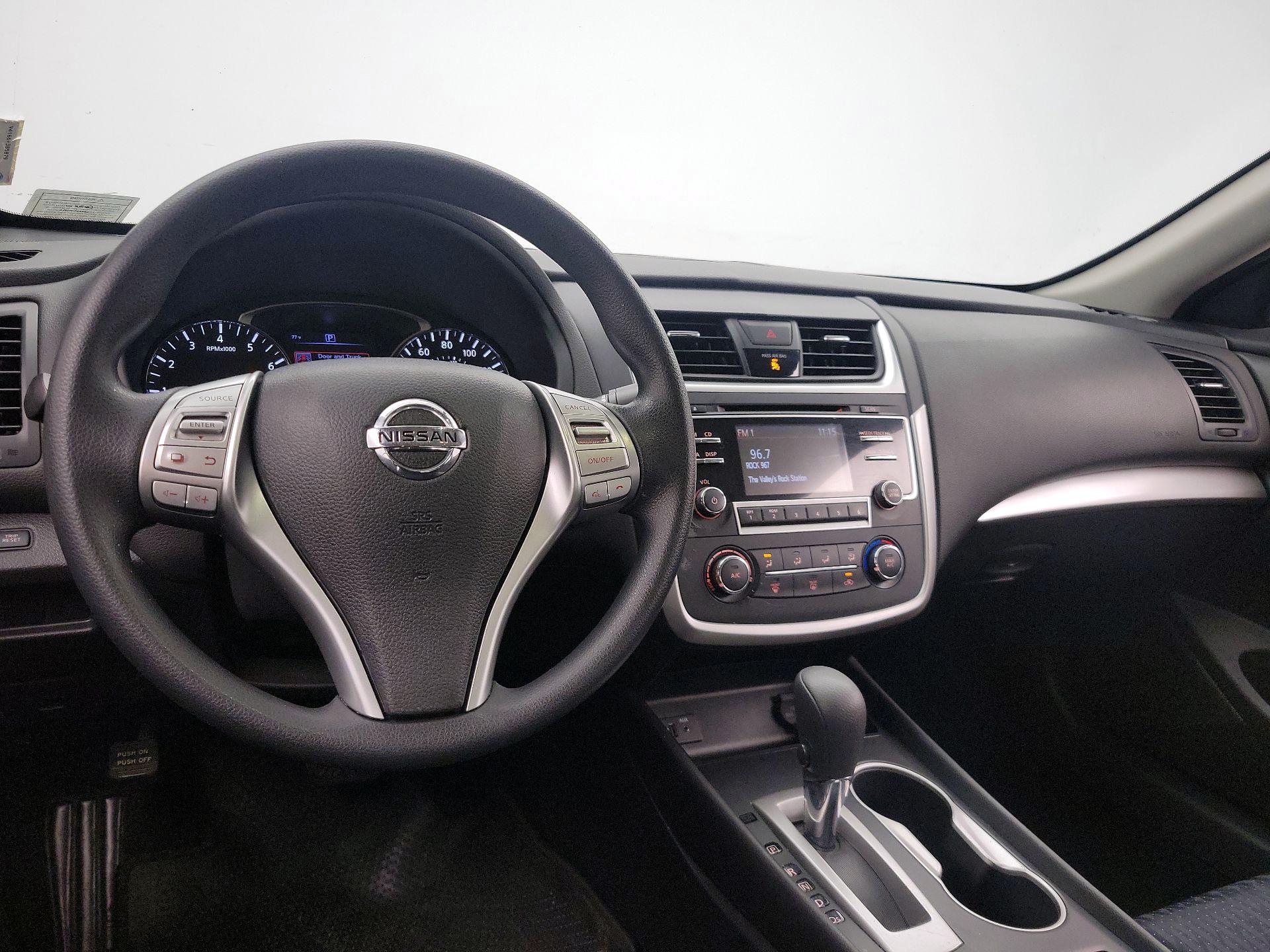 Thumbnail: 2016 Nissan Altima - 9