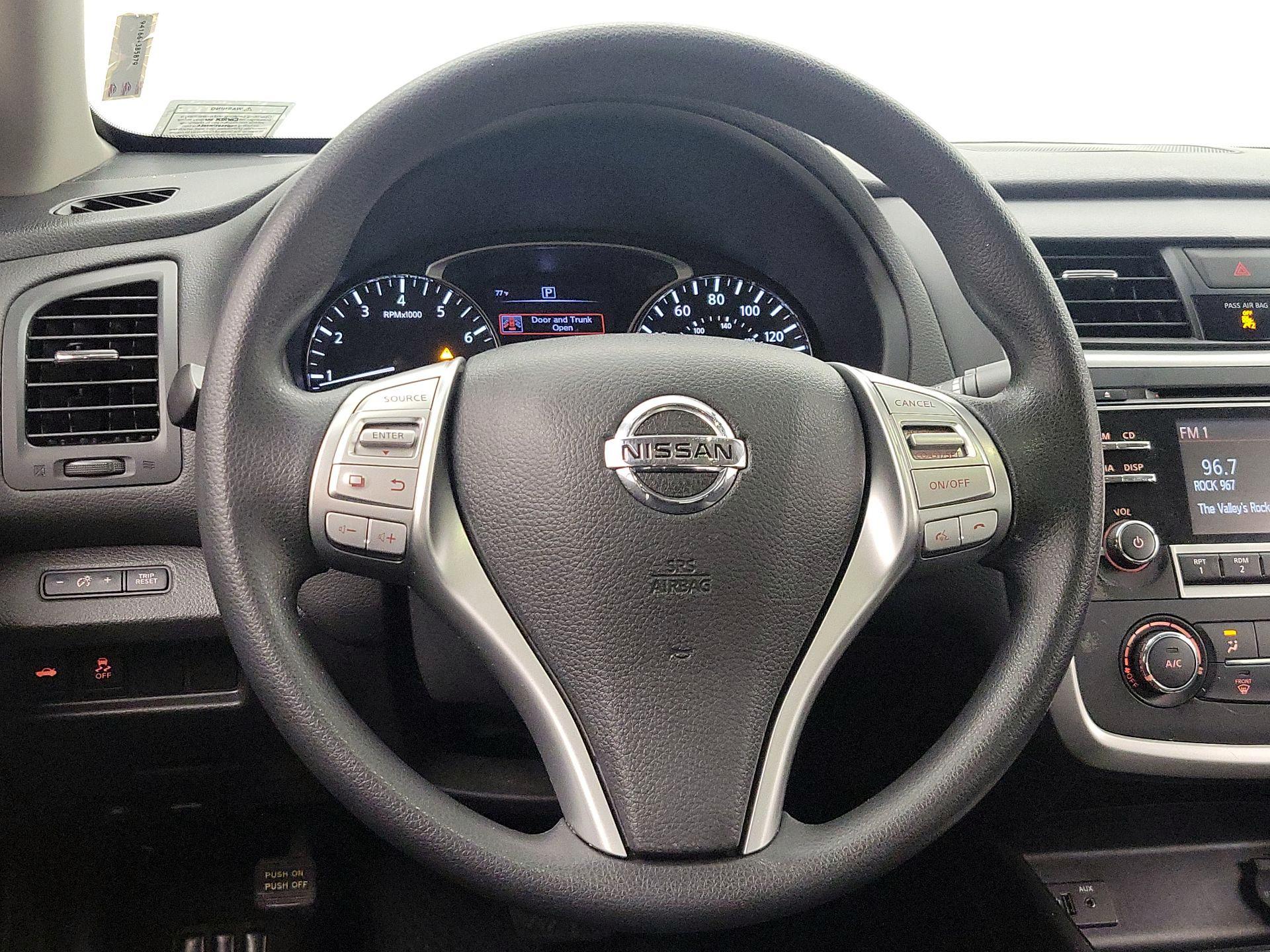 Thumbnail: 2016 Nissan Altima - 10