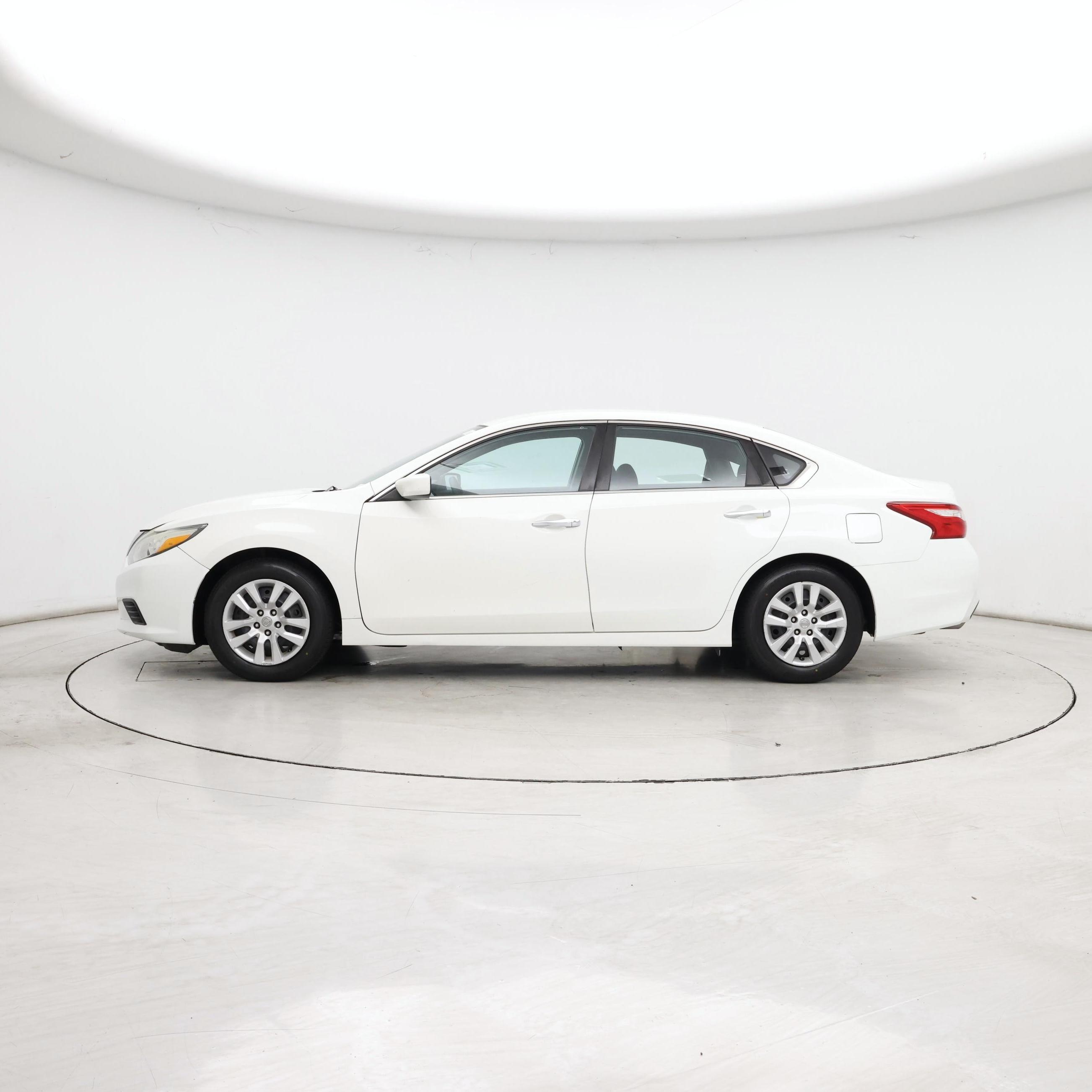 Thumbnail: 2016 Nissan Altima - 3