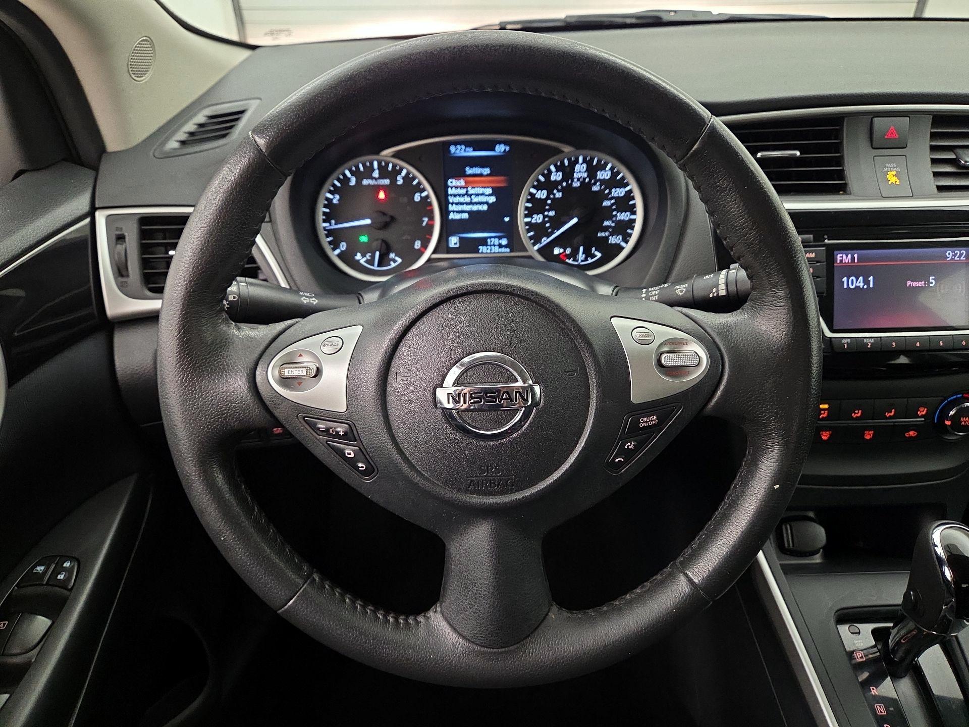 Thumbnail: 2017 Nissan Sentra - 10