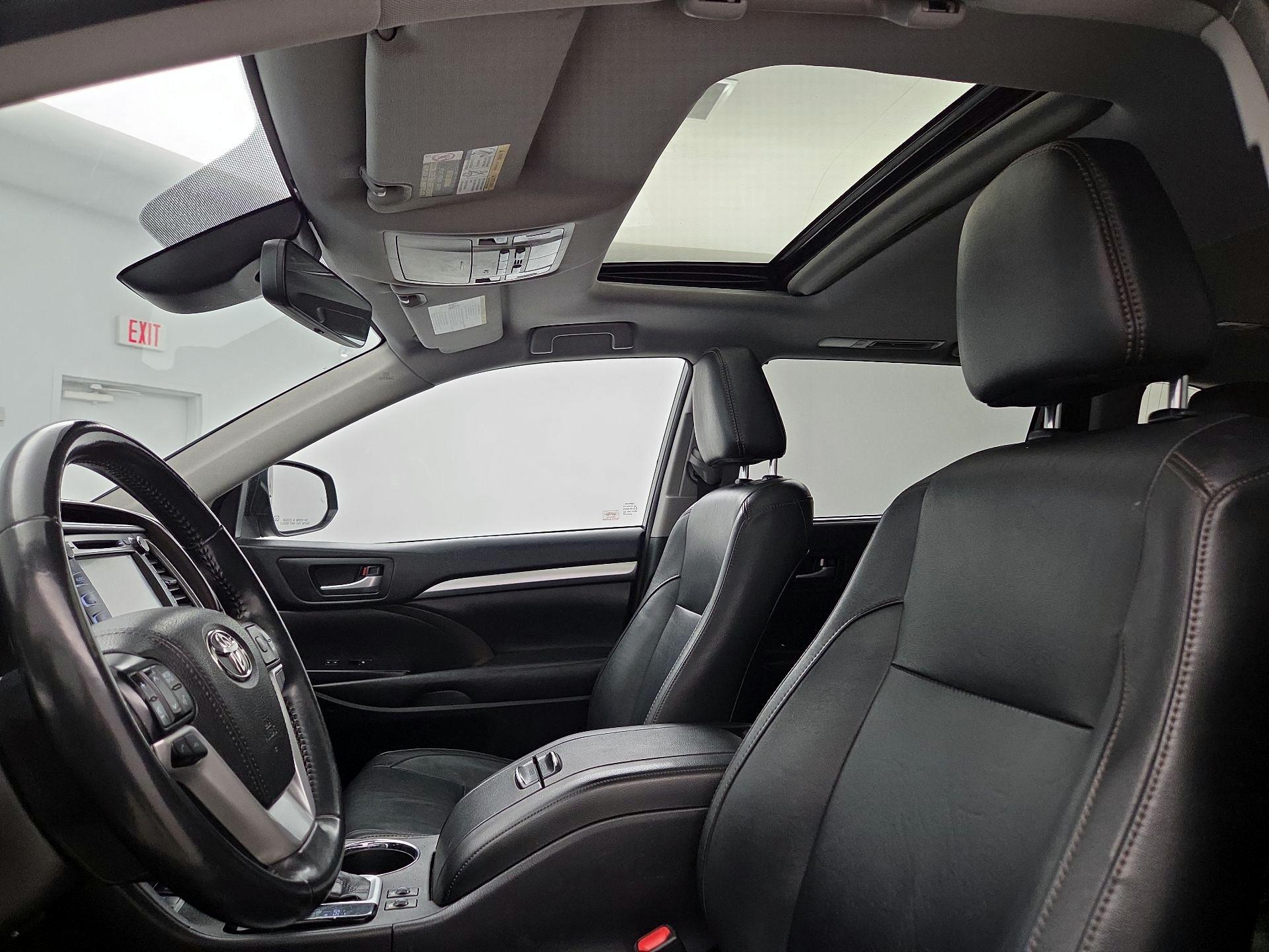 Thumbnail: 2018 Toyota Highlander - 20