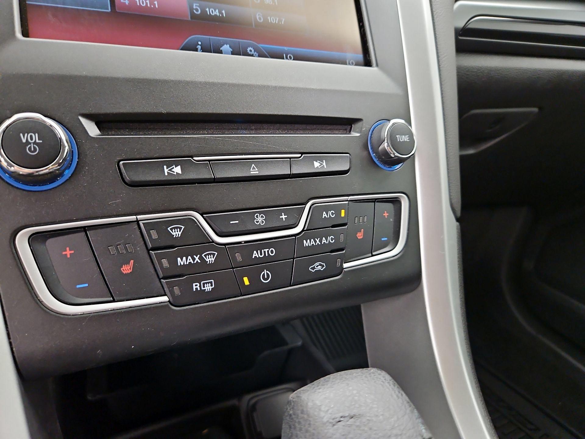 Thumbnail: 2016 Ford Fusion - 16