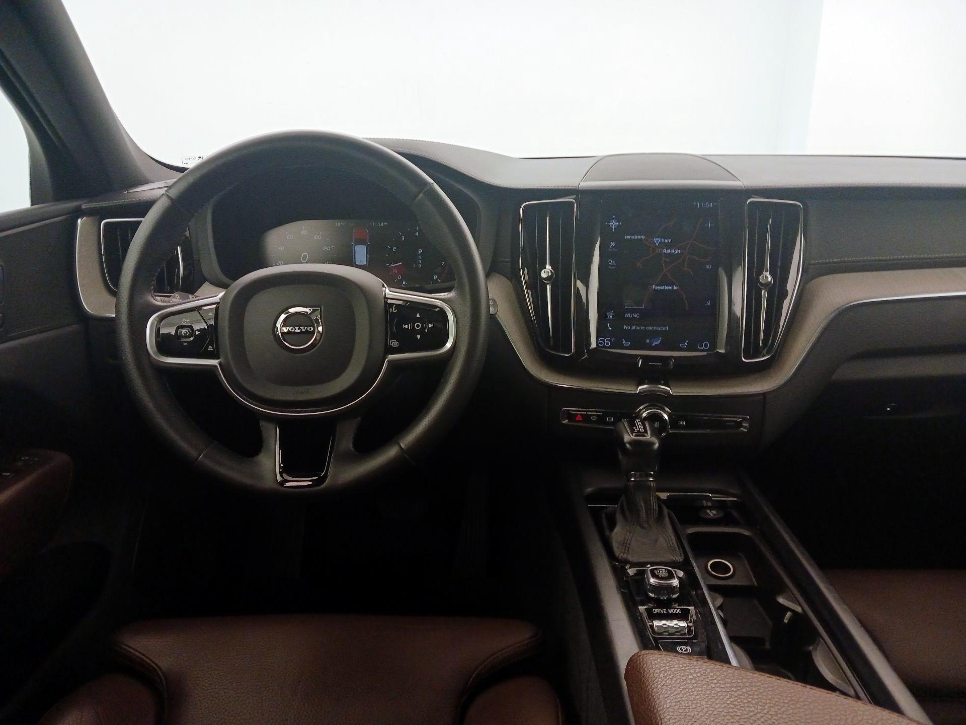 Thumbnail: 2018 Volvo XC60 - 10