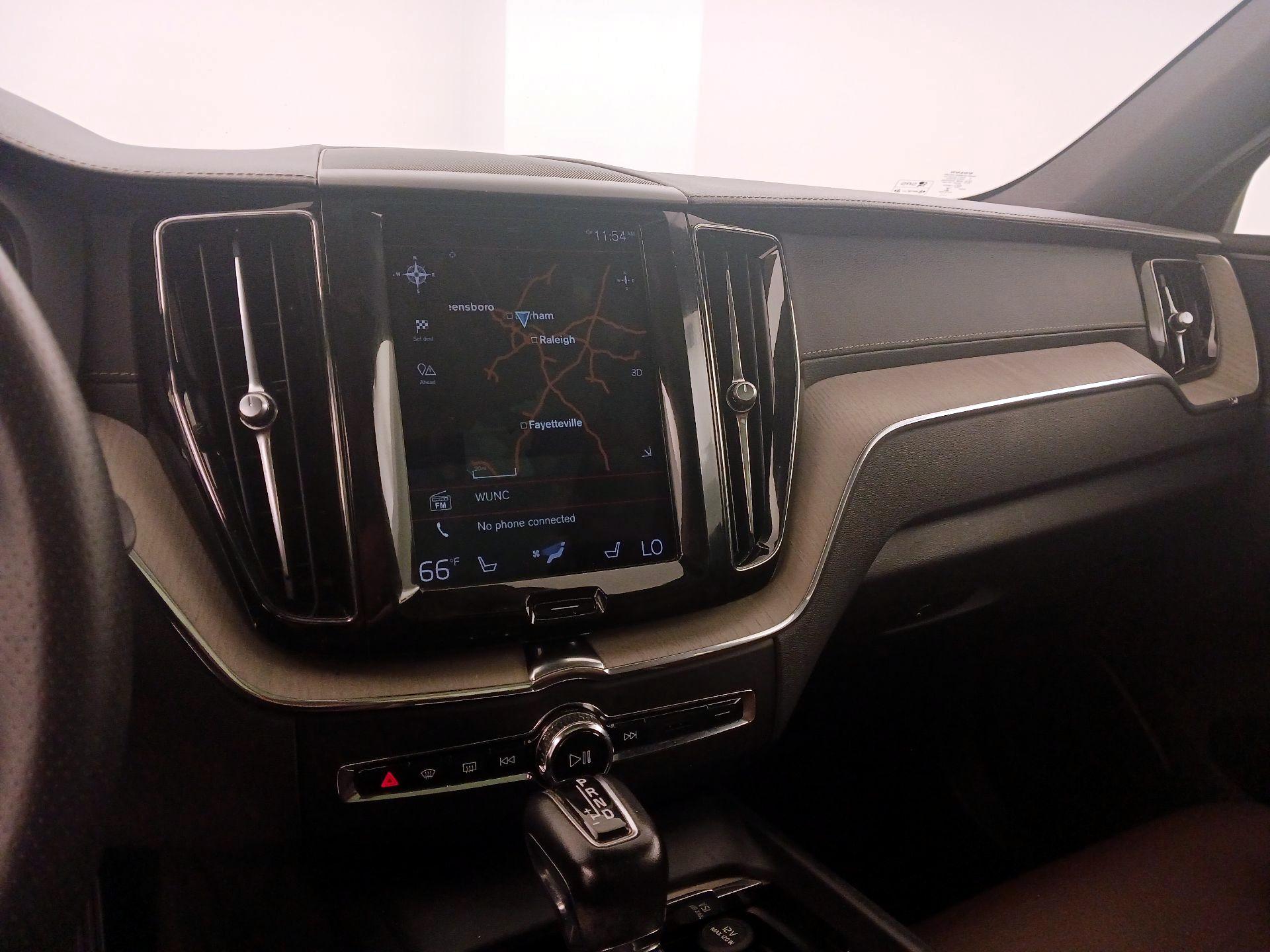 Thumbnail: 2018 Volvo XC60 - 14
