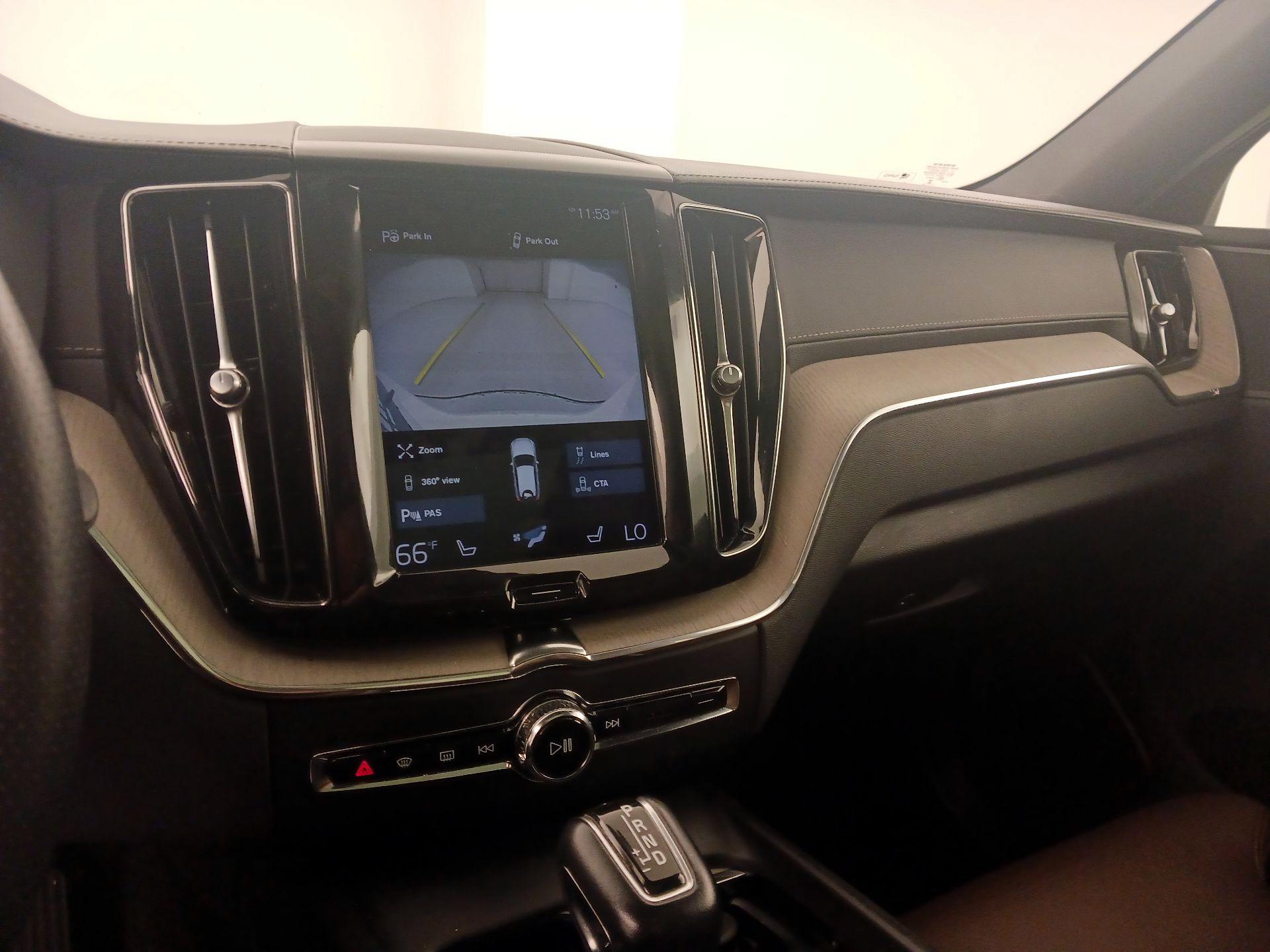 Thumbnail: 2018 Volvo XC60 - 15