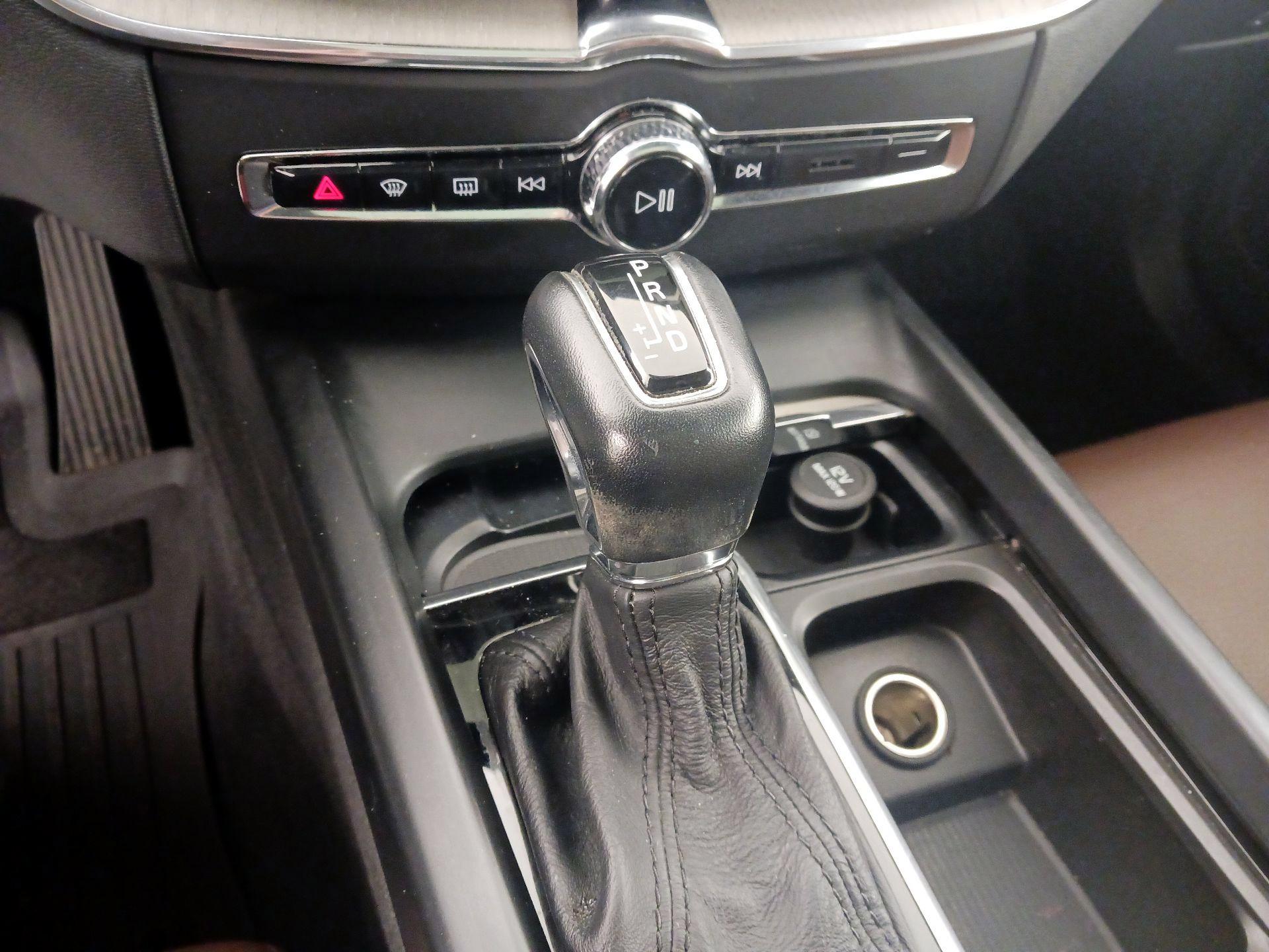 Thumbnail: 2018 Volvo XC60 - 18