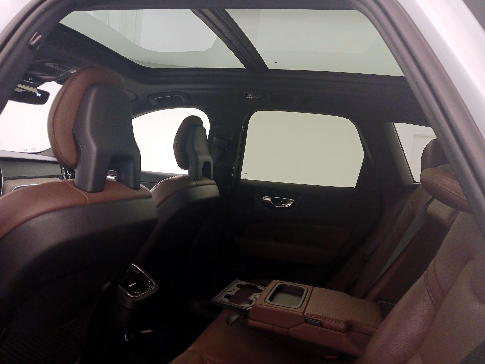 Thumbnail: 2018 Volvo XC60 - 20