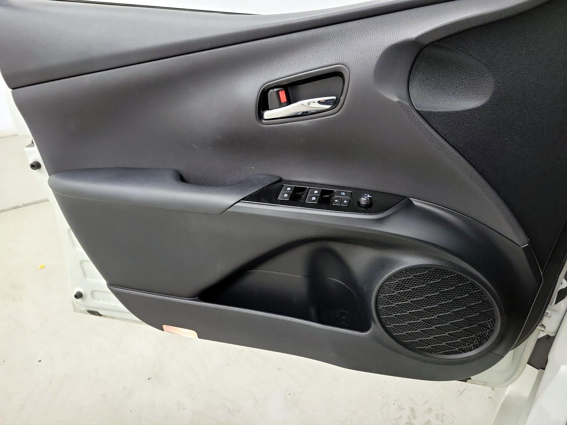 Thumbnail: 2016 Toyota Prius - 12
