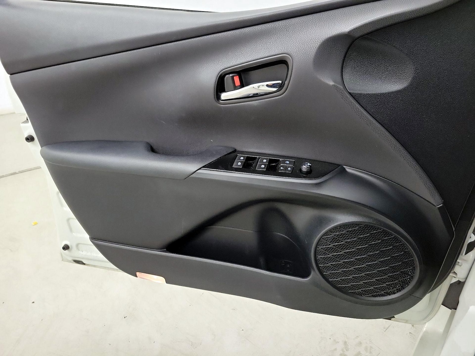 2016 Toyota Prius Three - Photo 13