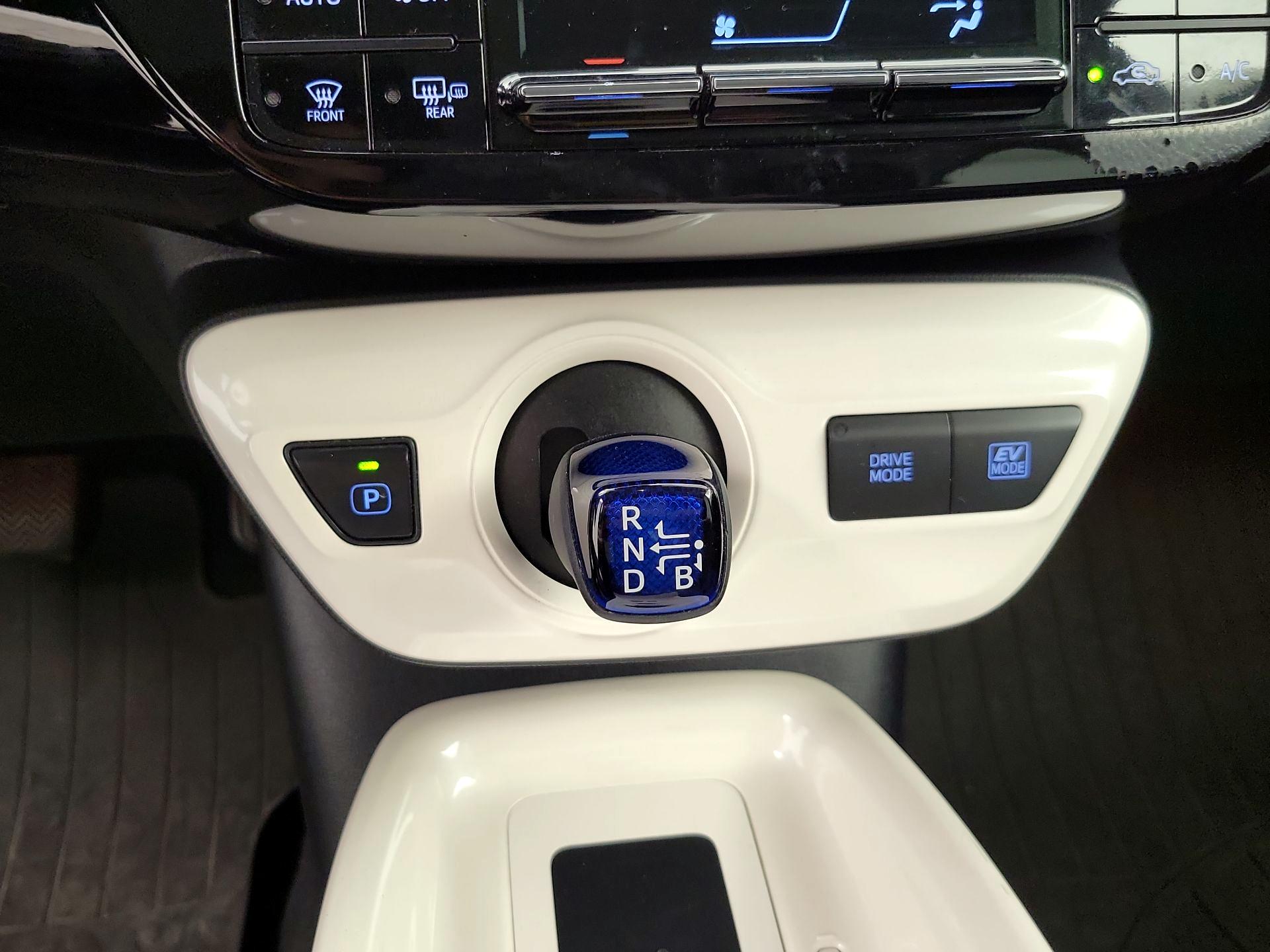 Thumbnail: 2016 Toyota Prius - 18