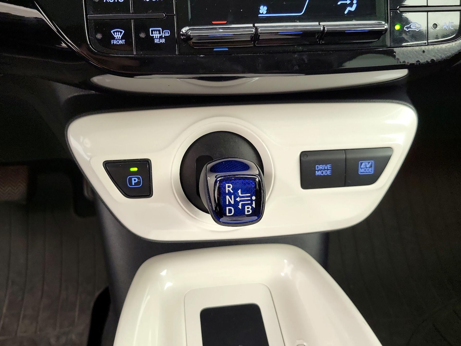 2016 Toyota Prius Three - Photo 19