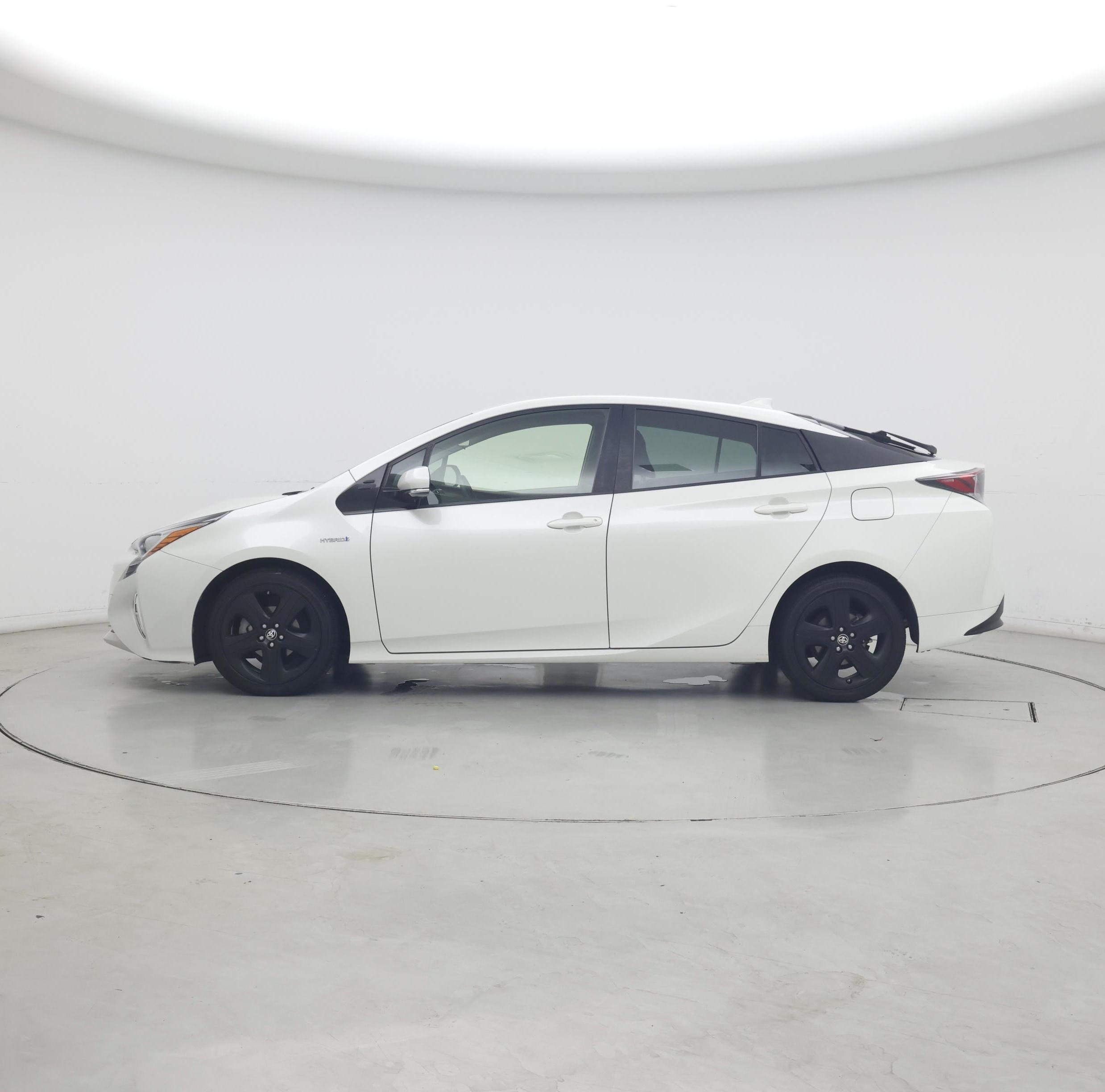 Thumbnail: 2016 Toyota Prius - 3