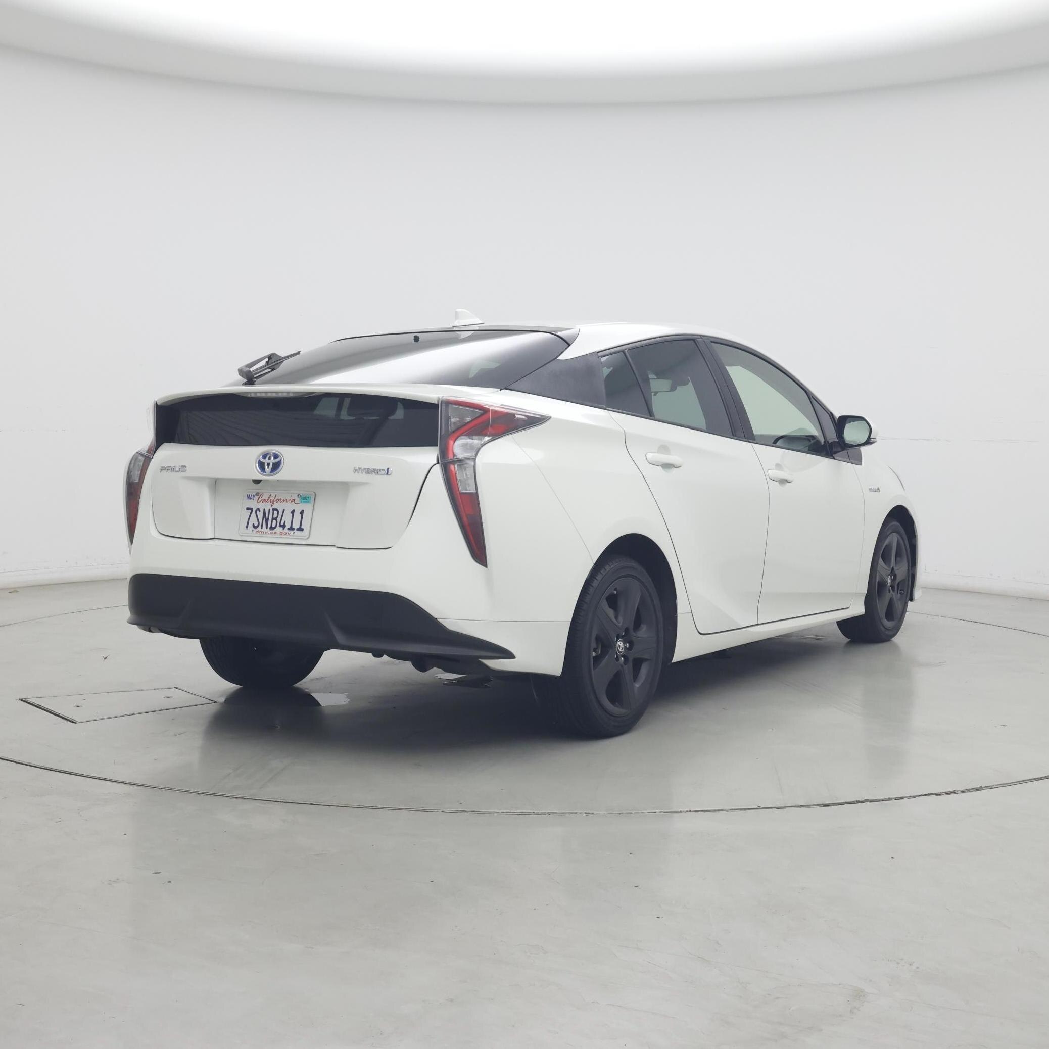 Thumbnail: 2016 Toyota Prius - 8