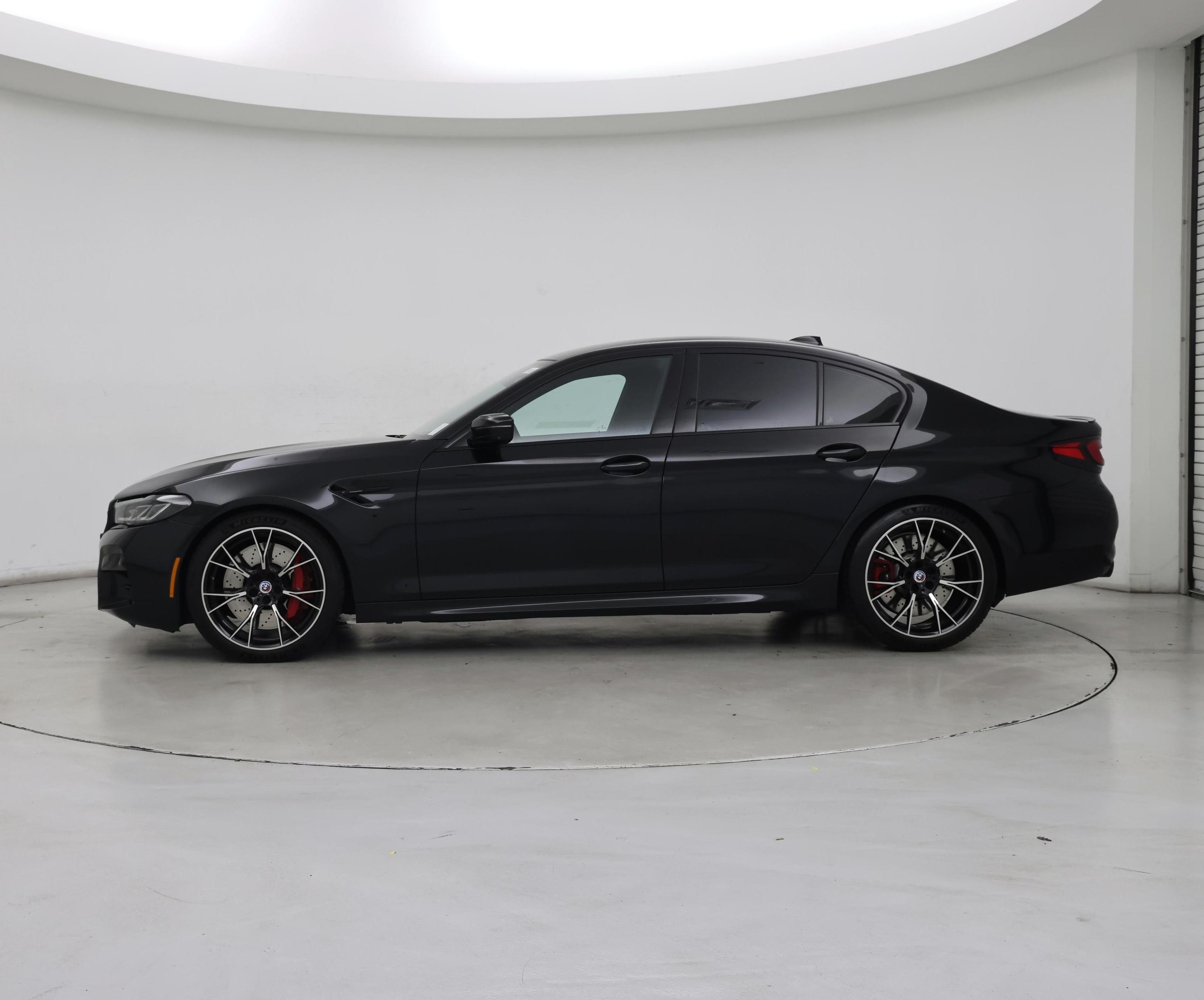 Thumbnail: 2023 BMW M5 - 3