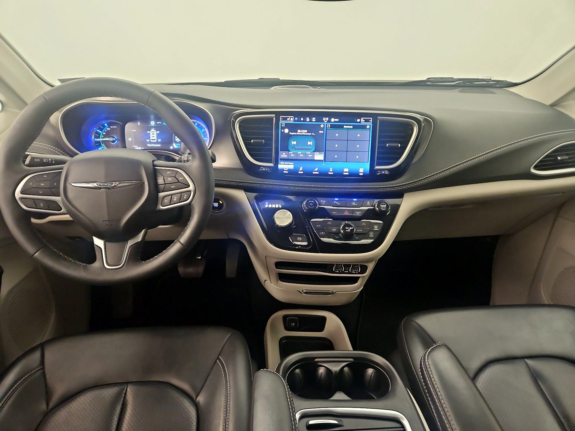 Thumbnail: 2023 Chrysler Pacifica - 9