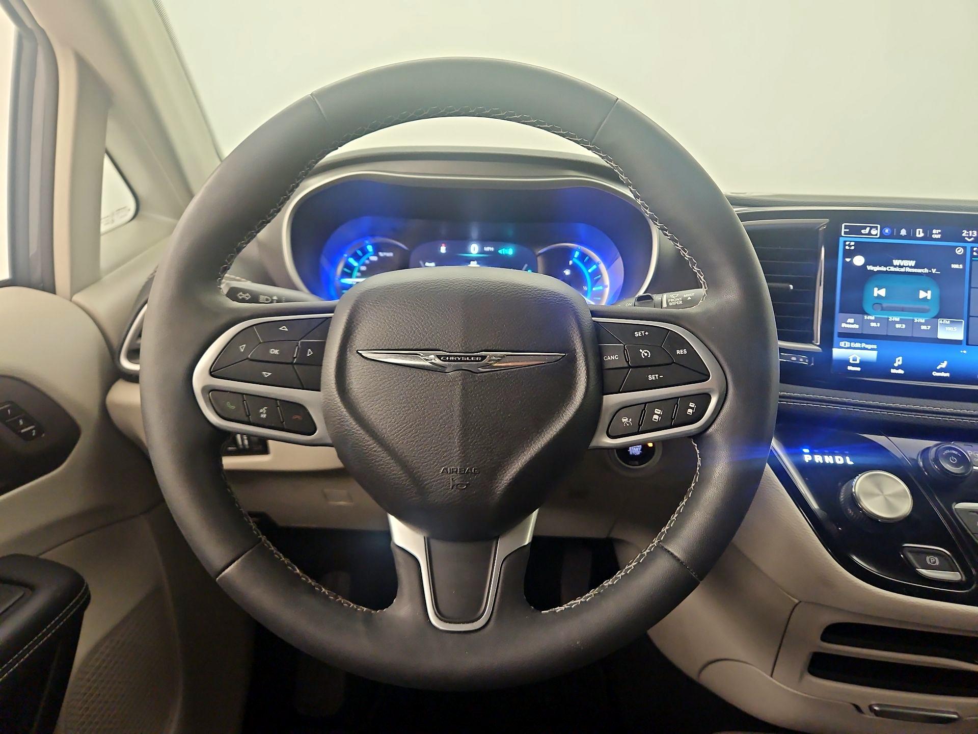Thumbnail: 2023 Chrysler Pacifica - 10