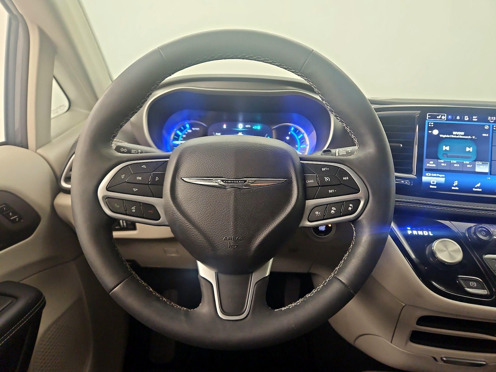2023 Chrysler Pacifica Hybrid Touring L - Photo 11