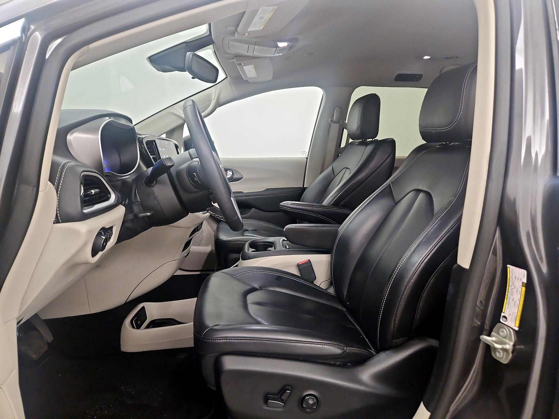 Thumbnail: 2023 Chrysler Pacifica - 11