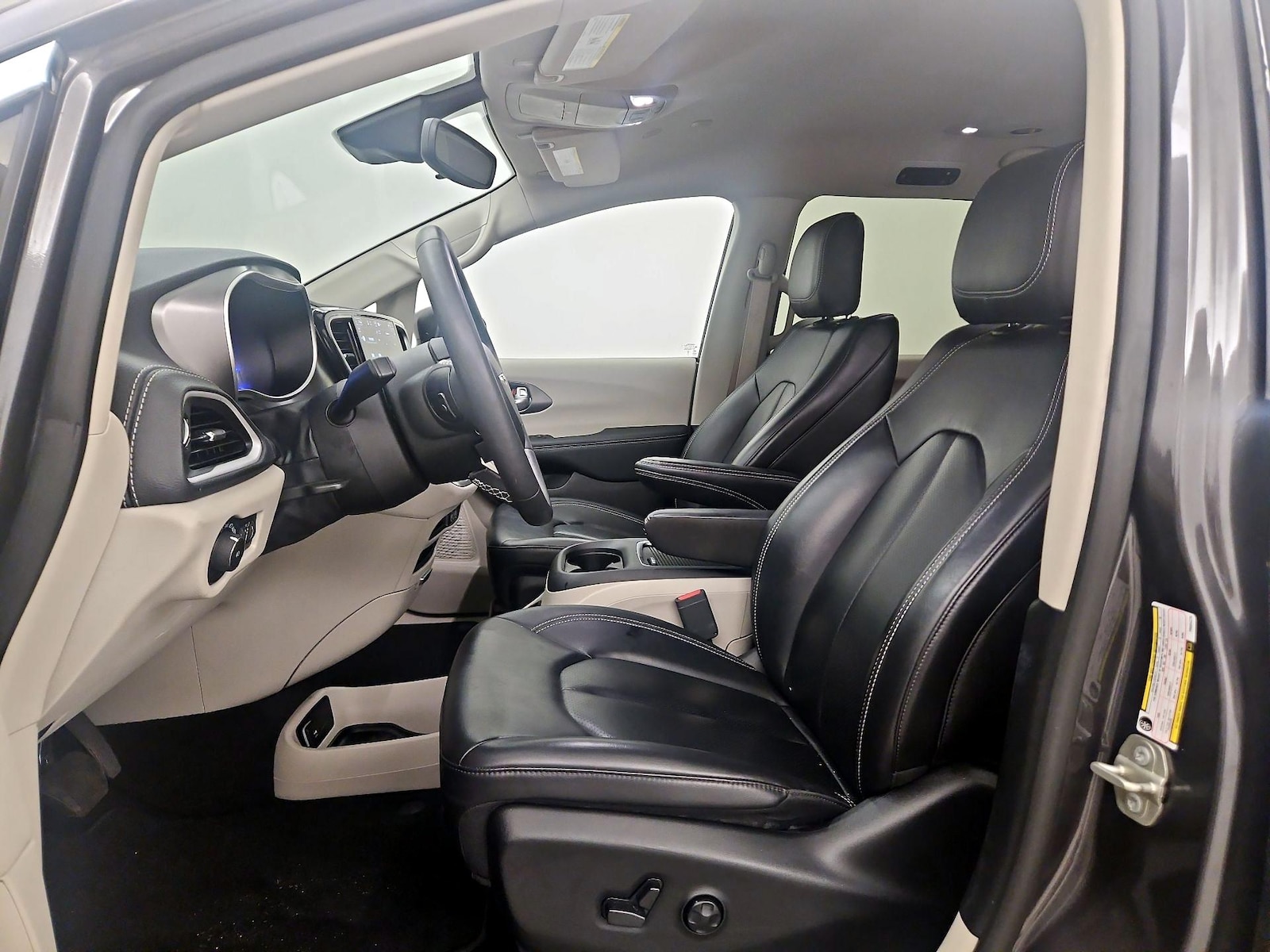 2023 Chrysler Pacifica Hybrid Touring L - Photo 12