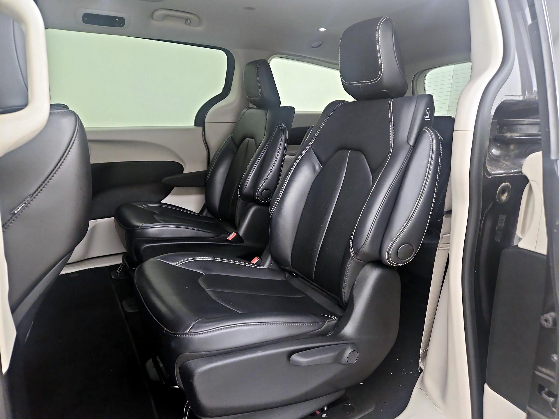 Thumbnail: 2023 Chrysler Pacifica - 19