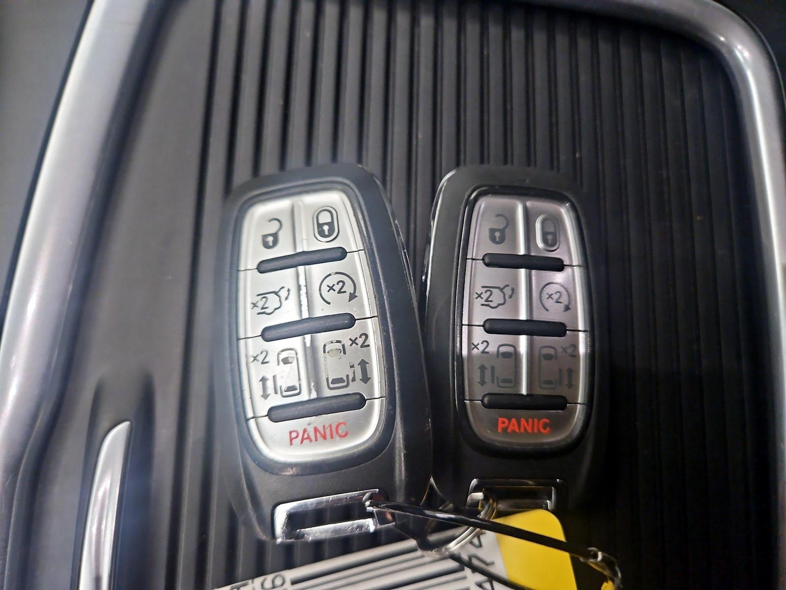 2023 Chrysler Pacifica Hybrid Touring L - Photo 24