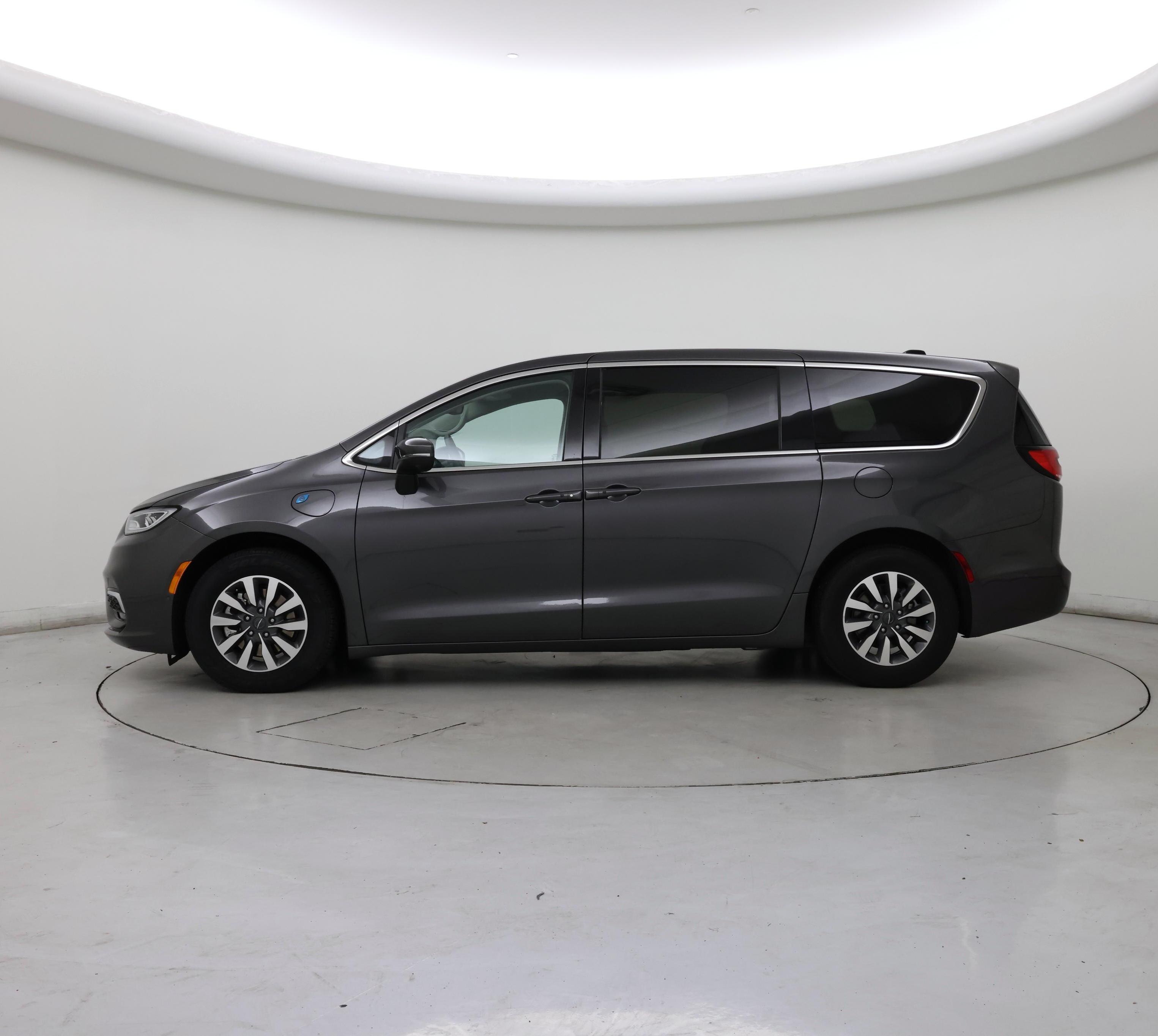 Thumbnail: 2023 Chrysler Pacifica - 3