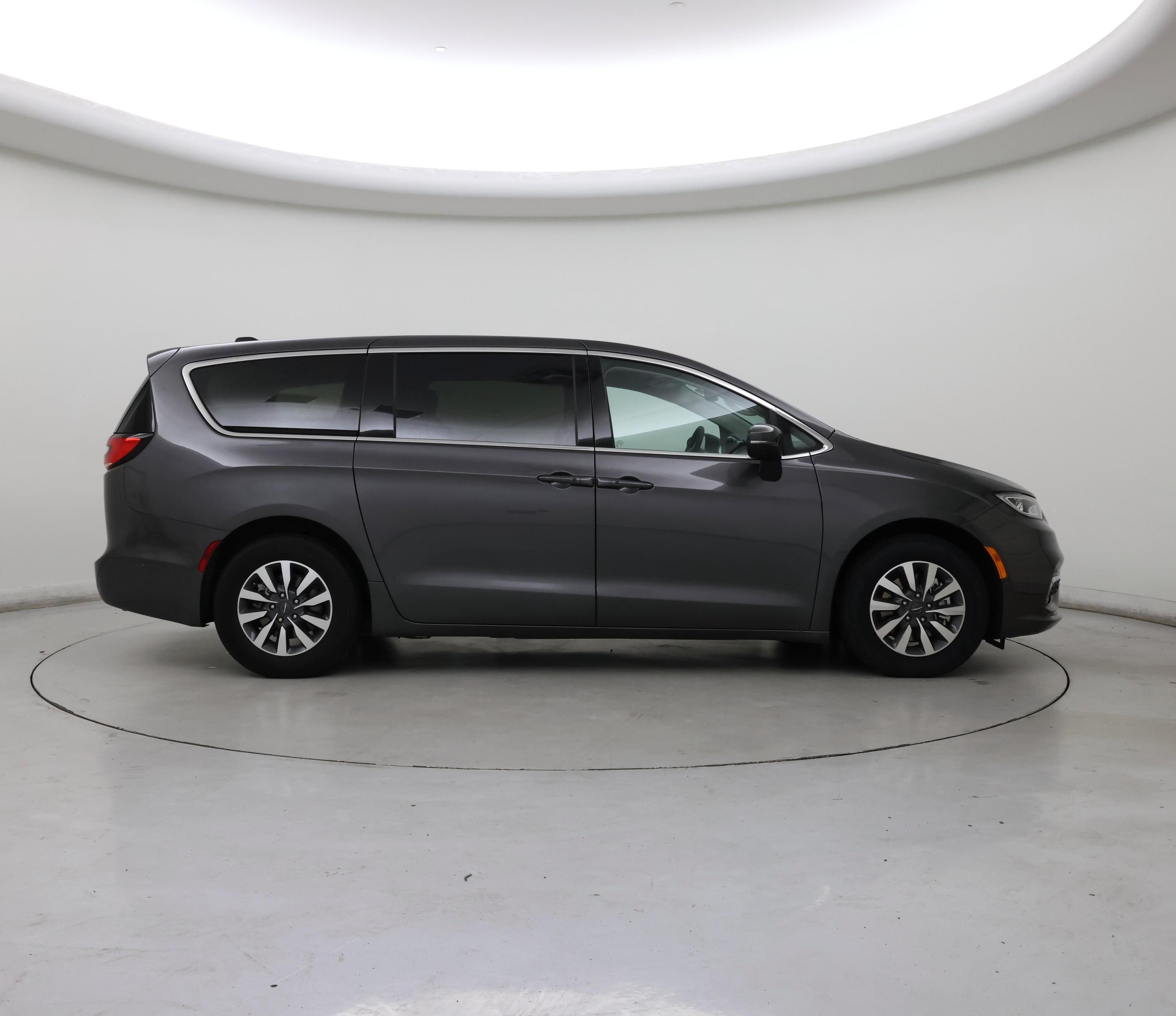 Thumbnail: 2023 Chrysler Pacifica - 7