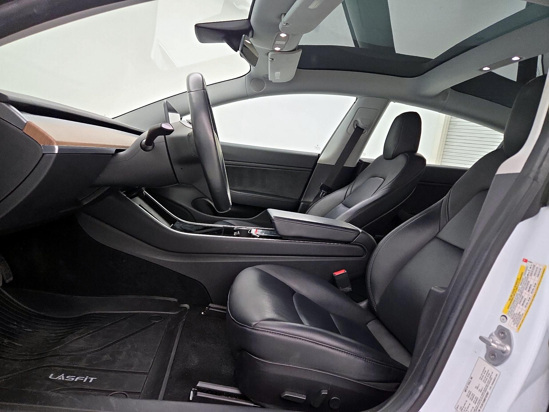 Thumbnail: 2019 Tesla Model 3 - 11