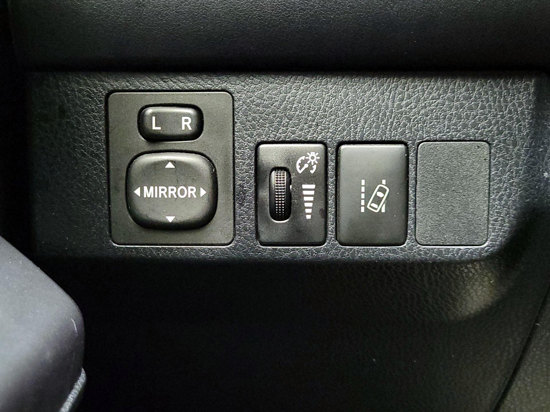 Thumbnail: 2018 Toyota RAV4 - 11