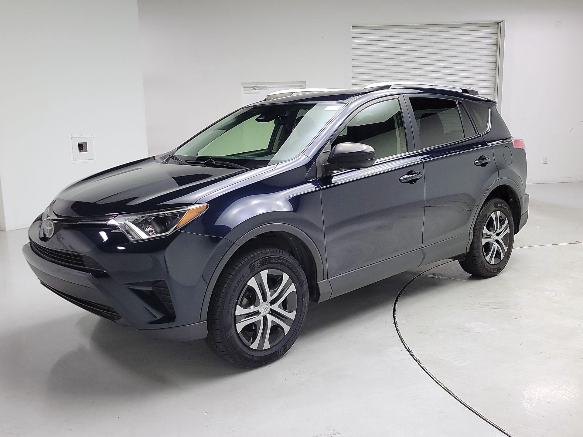 Thumbnail: 2018 Toyota RAV4 - 3