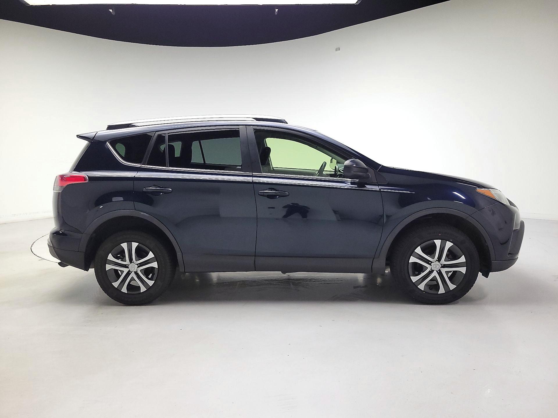 Thumbnail: 2018 Toyota RAV4 - 4