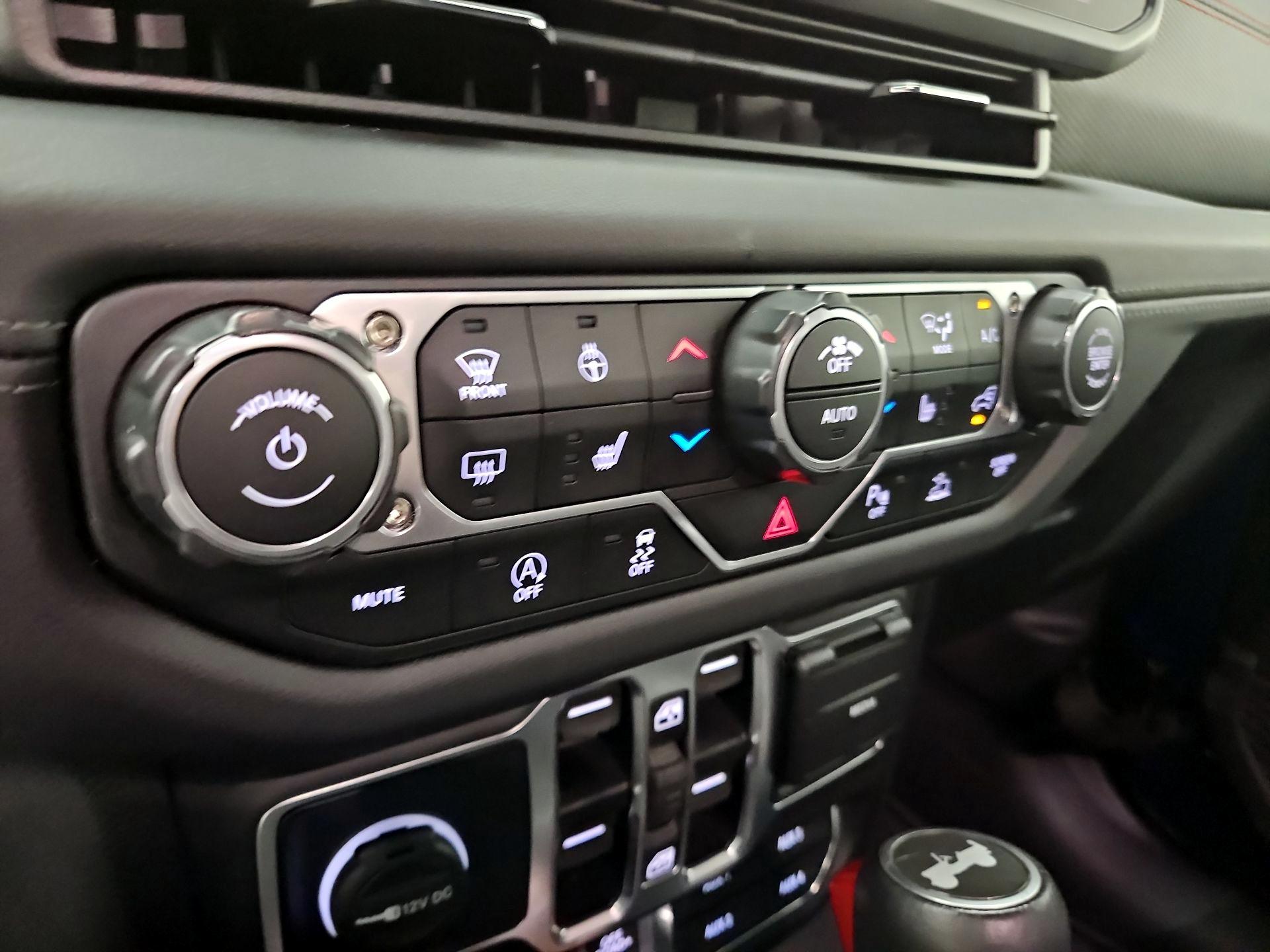 Thumbnail: 2025 Jeep Wrangler - 17