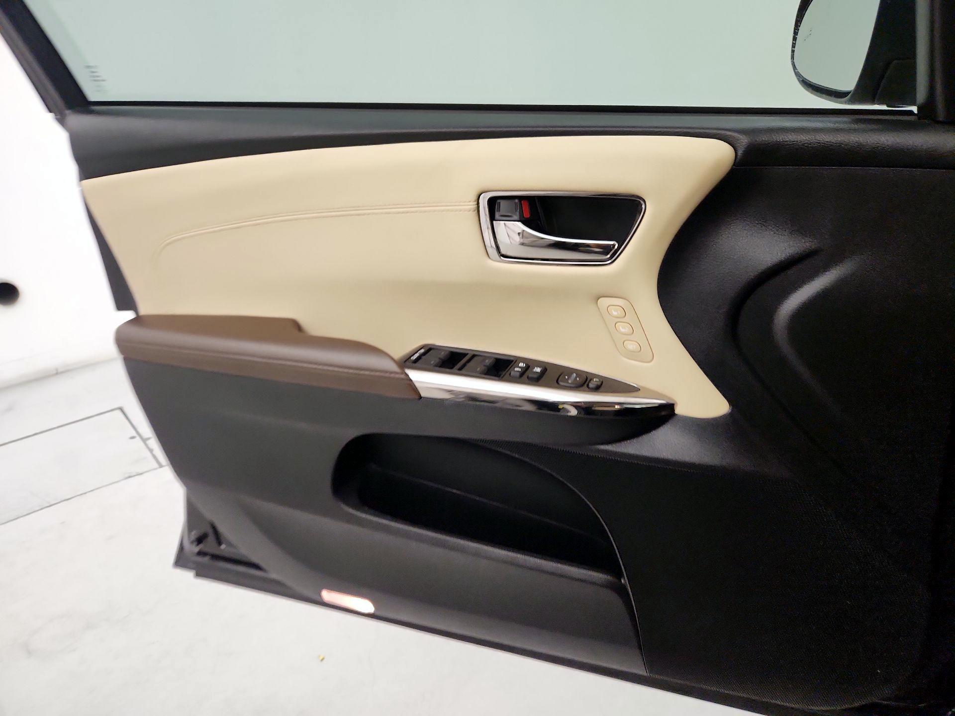 Thumbnail: 2016 Toyota Avalon - 12