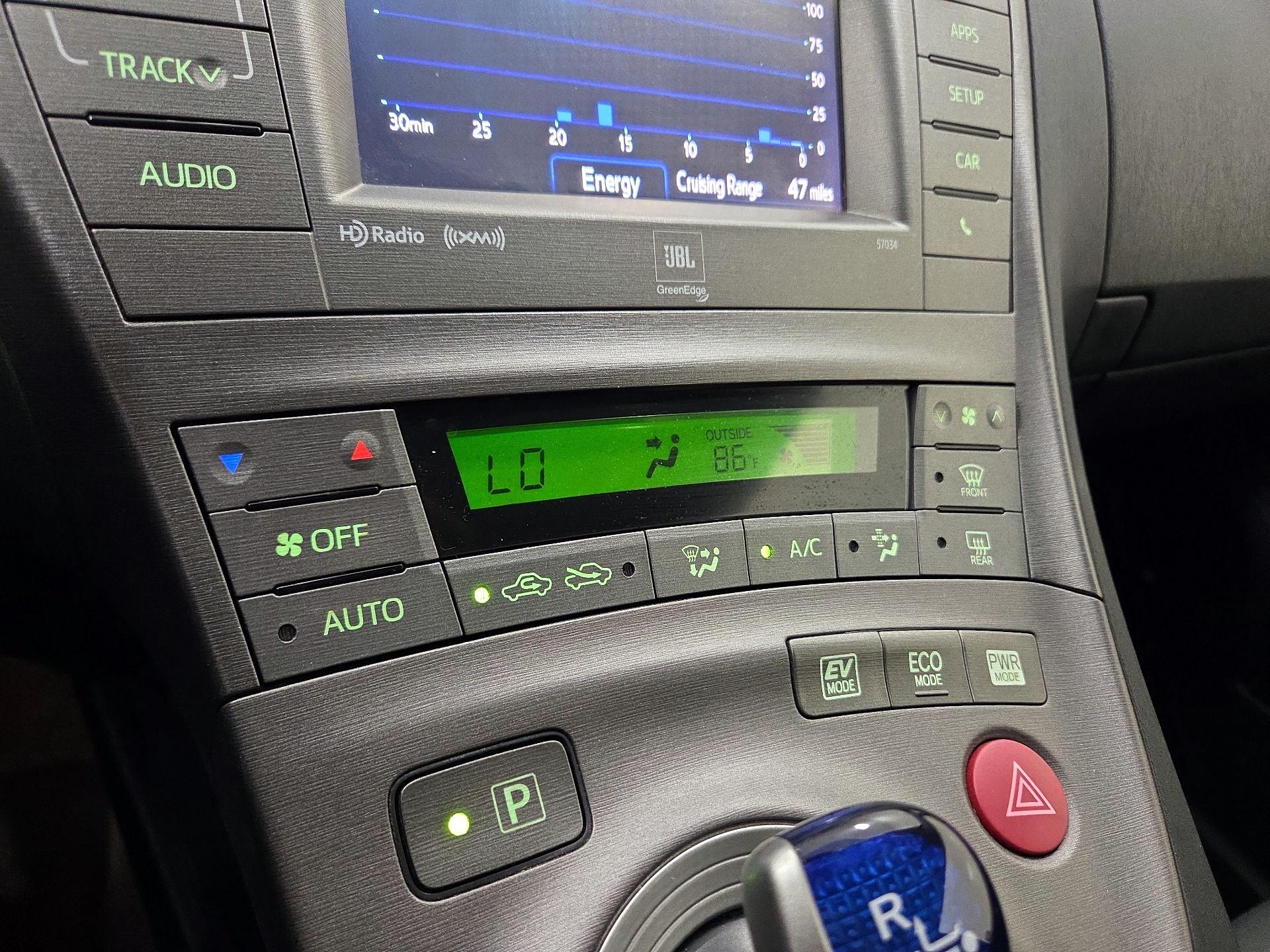 Thumbnail: 2014 Toyota Prius - 16