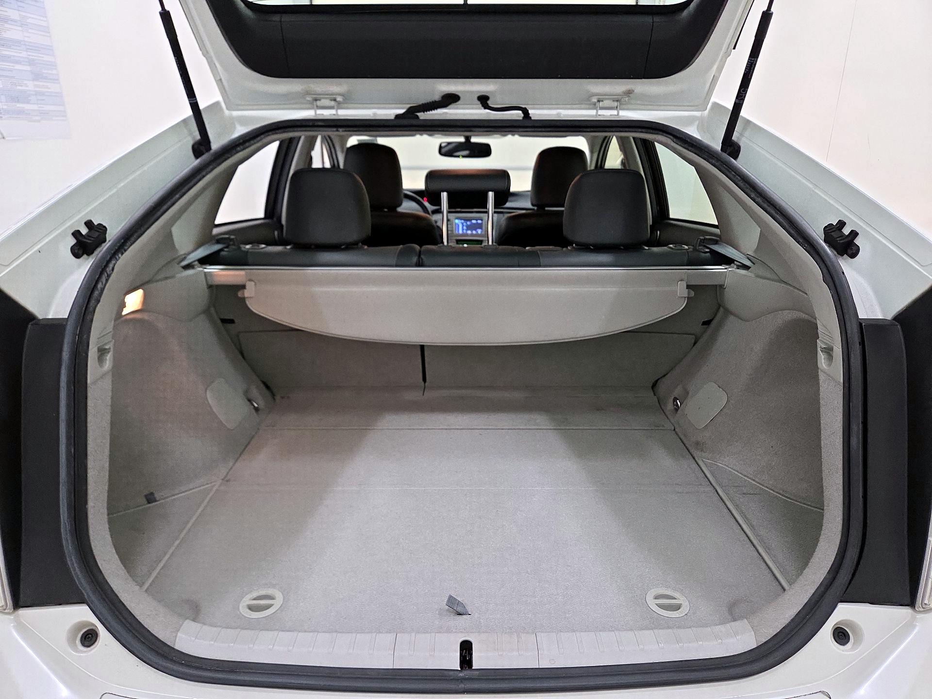 Thumbnail: 2014 Toyota Prius - 20
