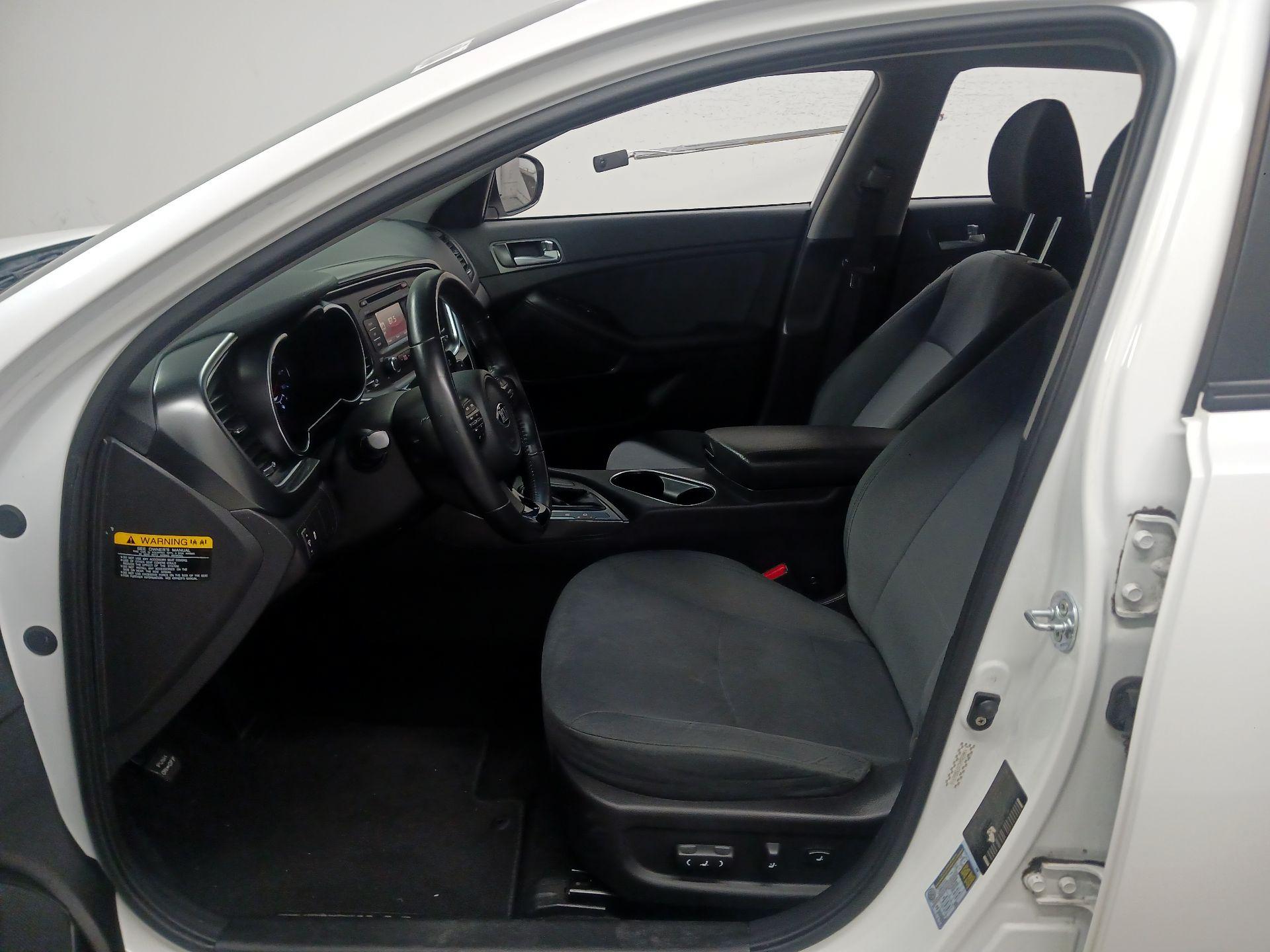 Thumbnail: 2015 Kia Optima - 11