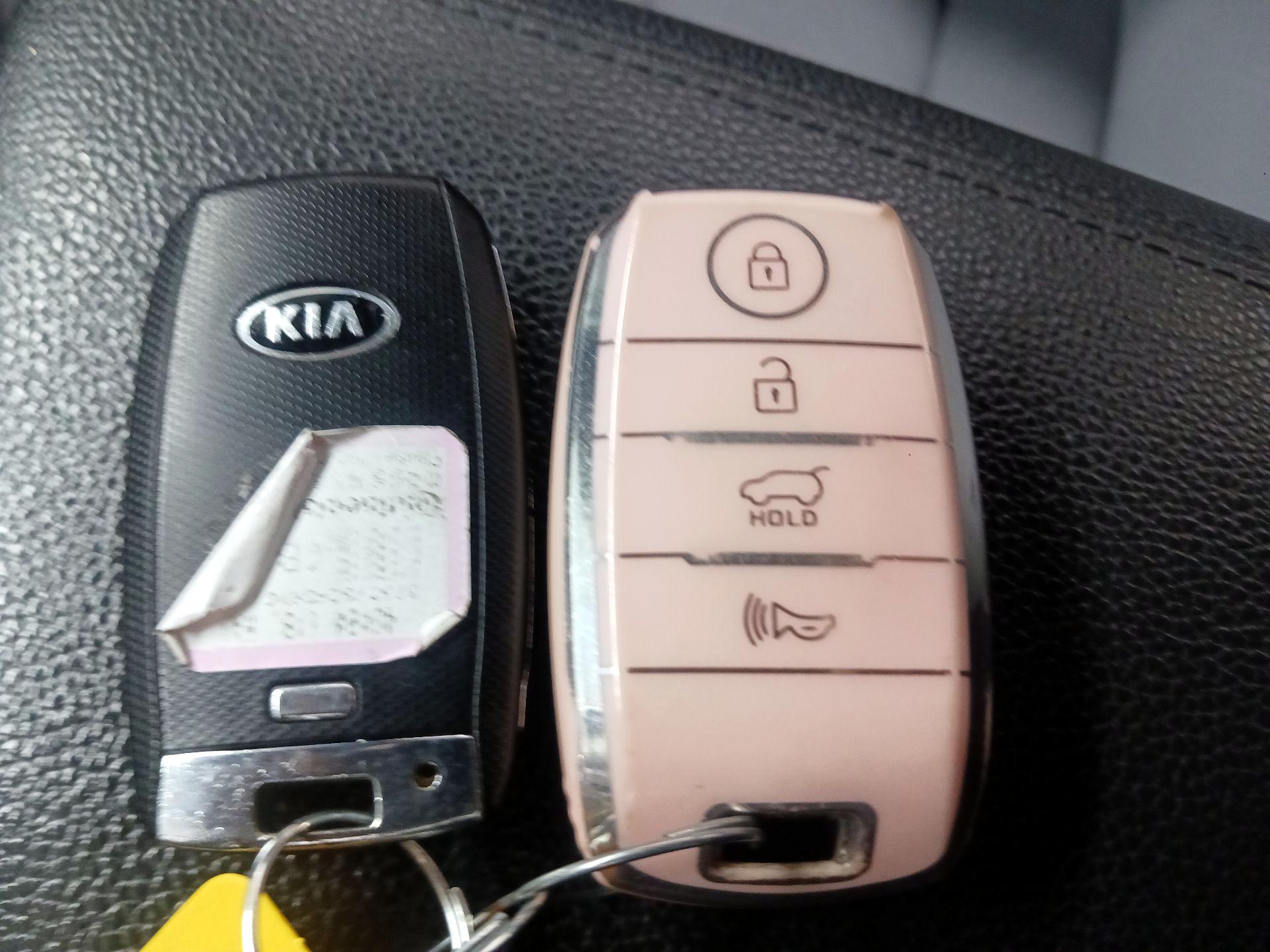Thumbnail: 2015 Kia Optima - 18