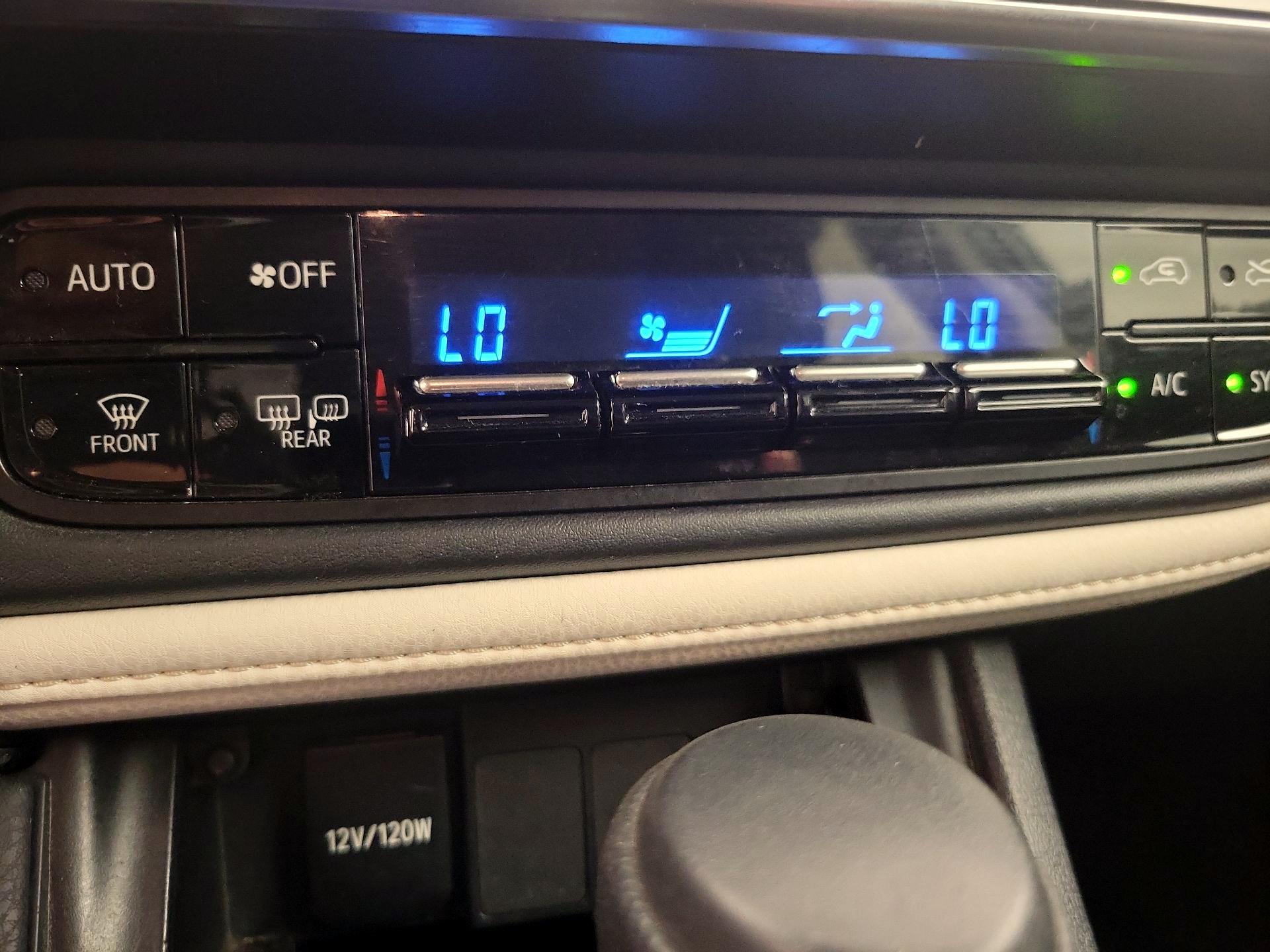 Thumbnail: 2018 Toyota Corolla iM - 16