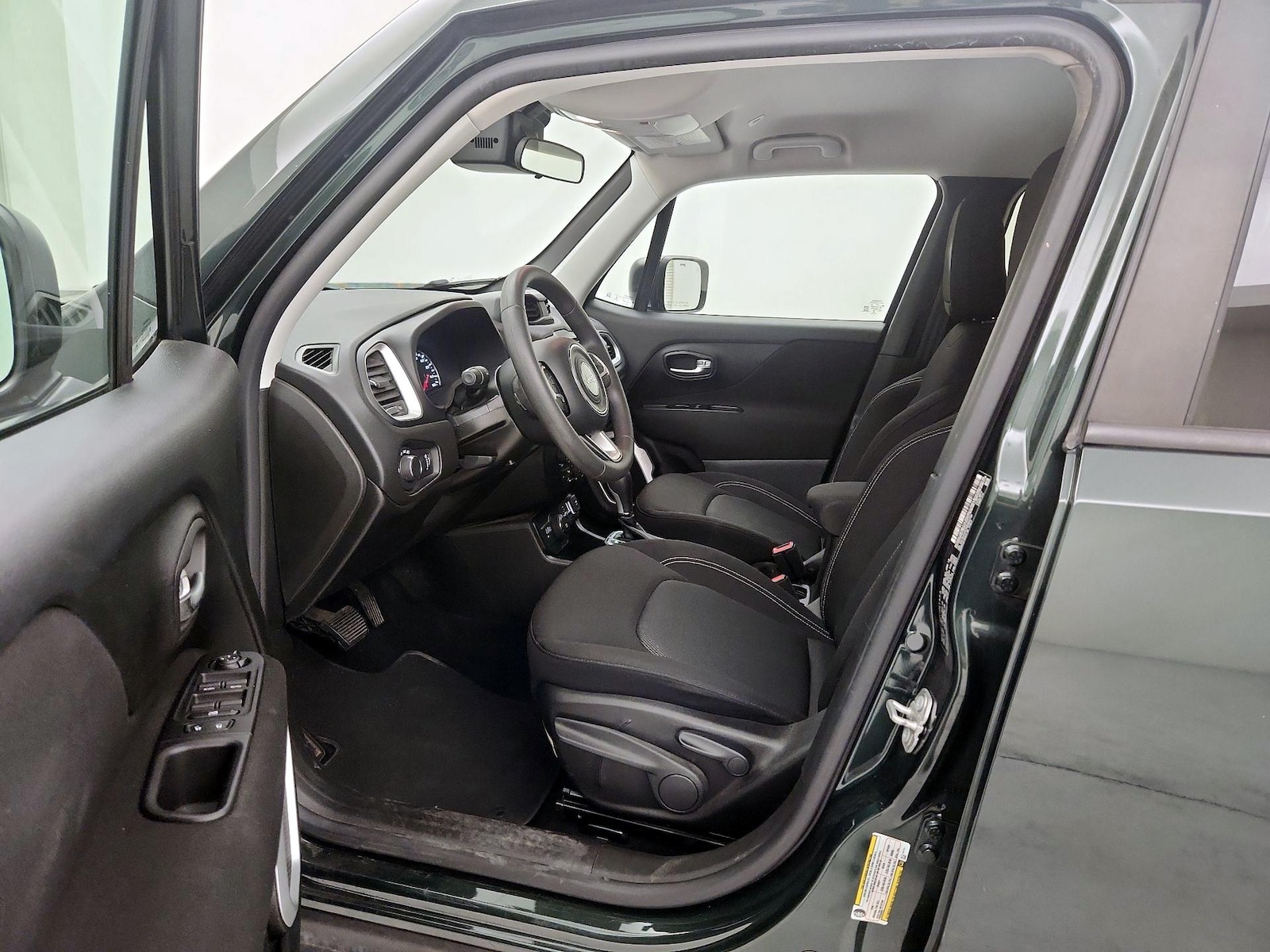 2021 Jeep Renegade Jeepster - Photo 12